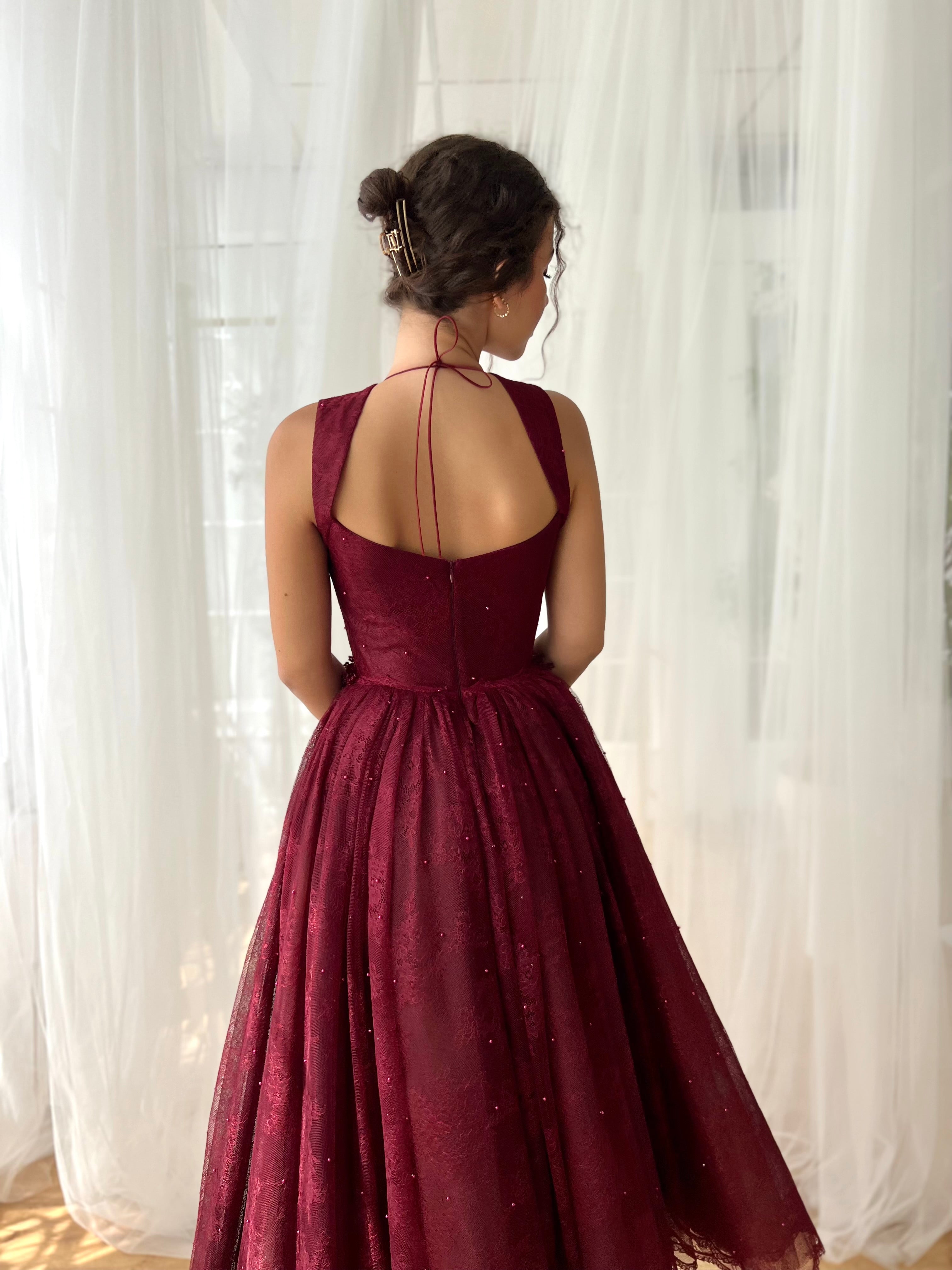 Maroon midi dress with straps and embroidery