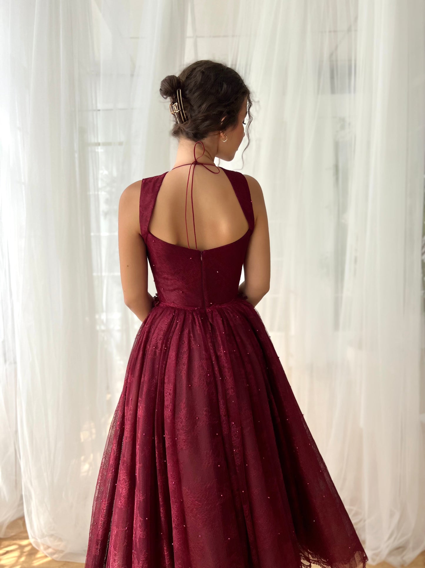 Maroon midi dress with straps and embroidery