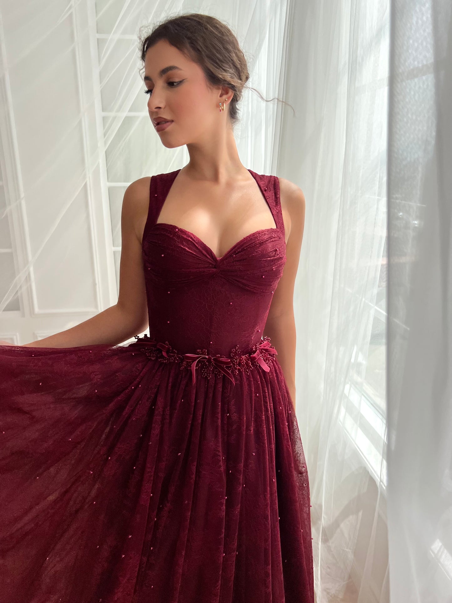 Maroon midi dress with straps and embroidery
