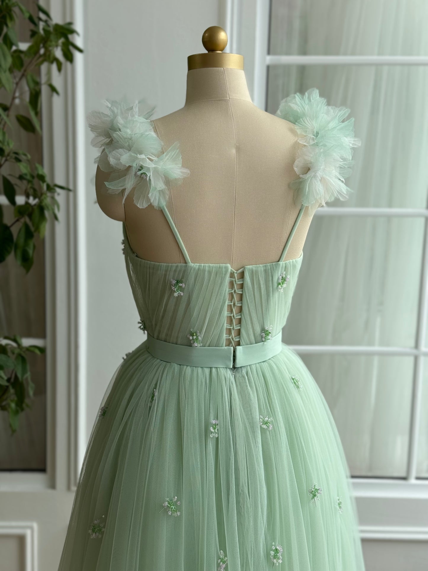 Green midi dress with straps and embroidered flowers