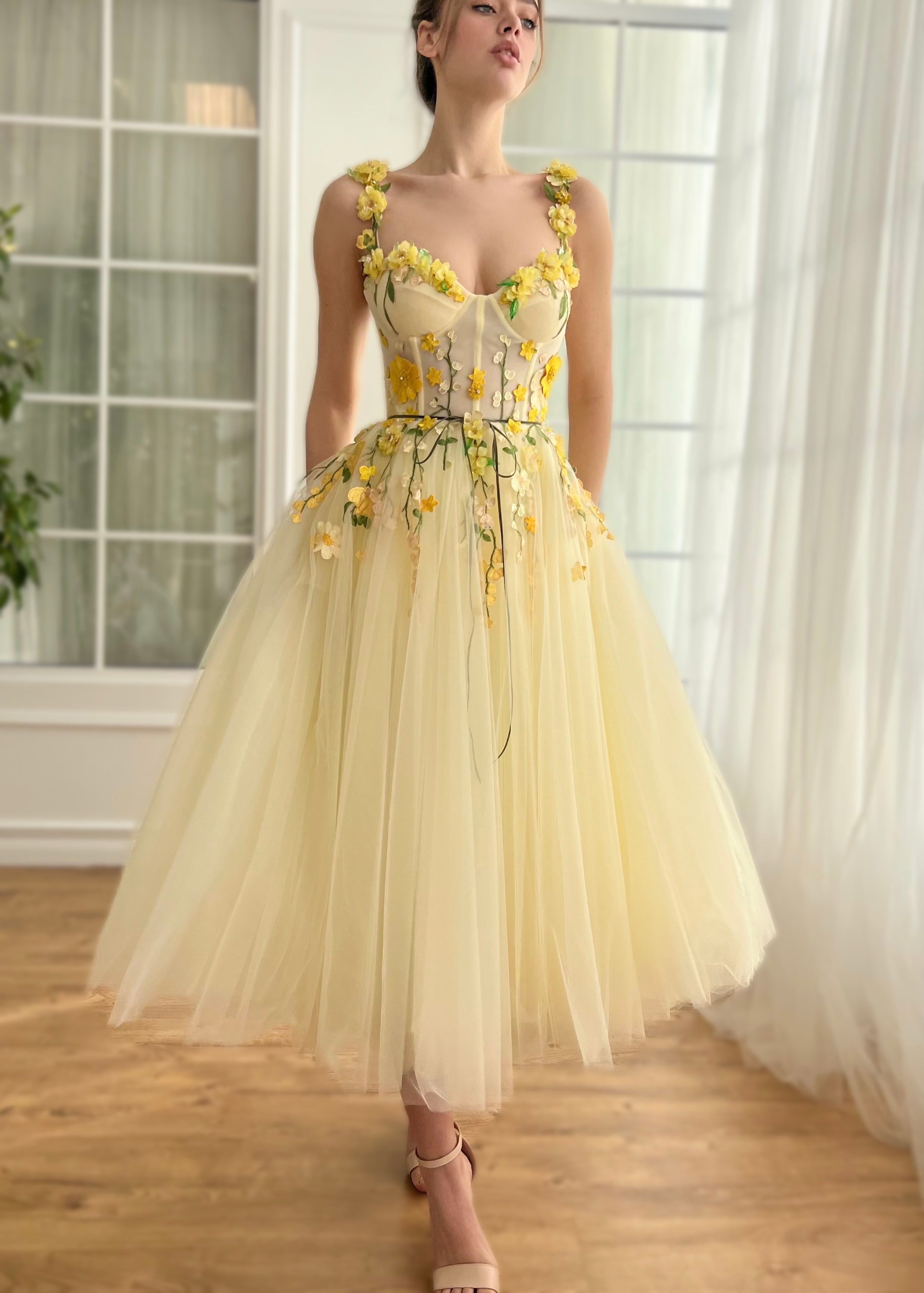 Yellow midi dress with straps and embroidered flowers