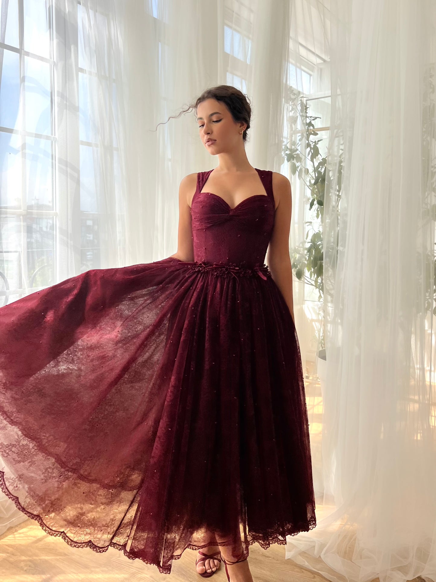 Maroon midi dress with straps and embroidery