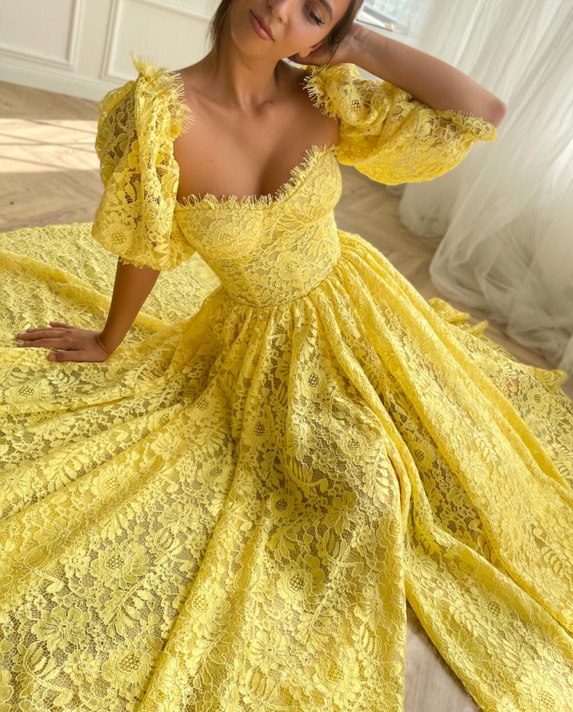 Yellow midi dress with short sleeves