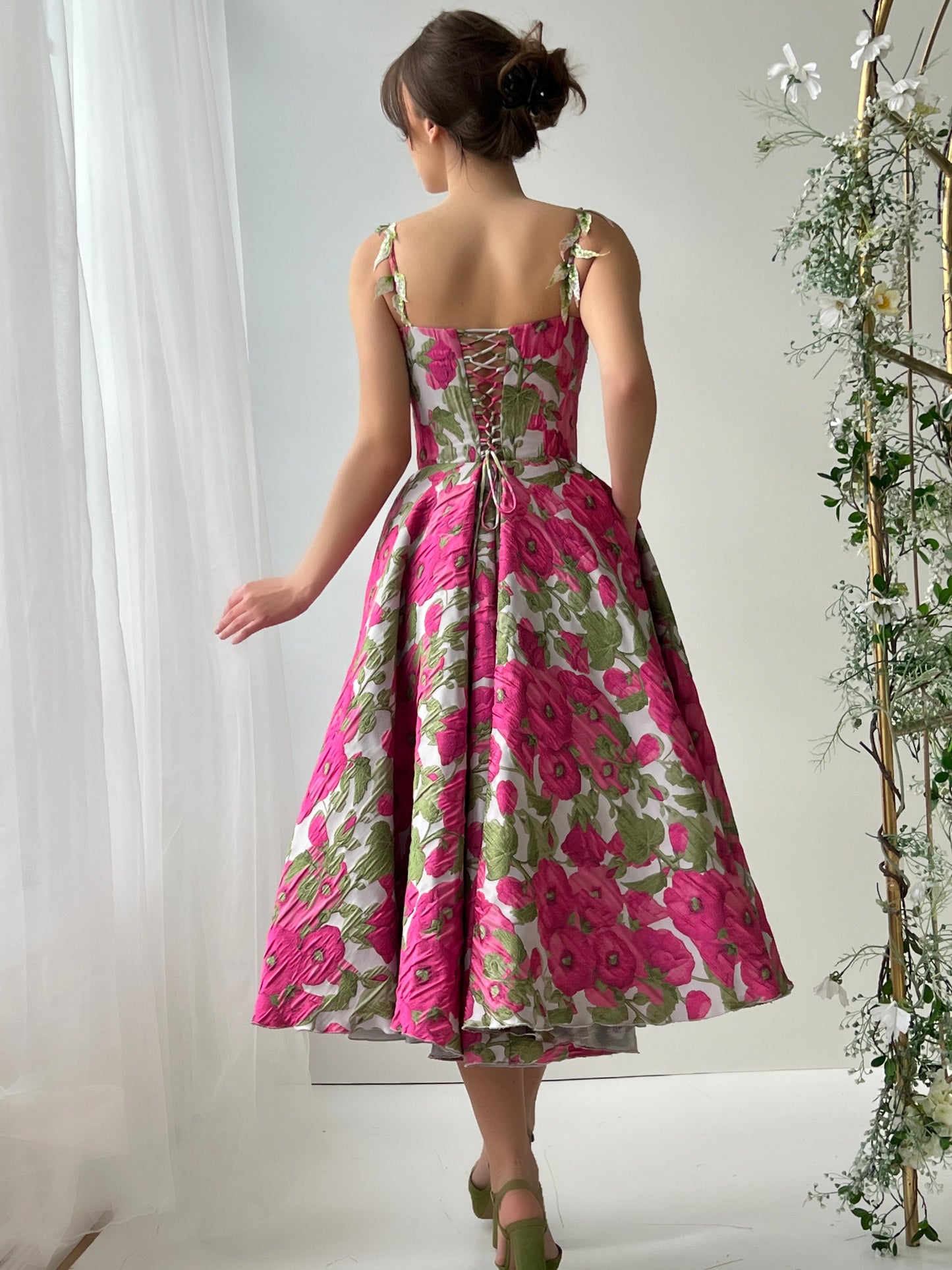 Pink midi dress with floral print, straps and embroidery