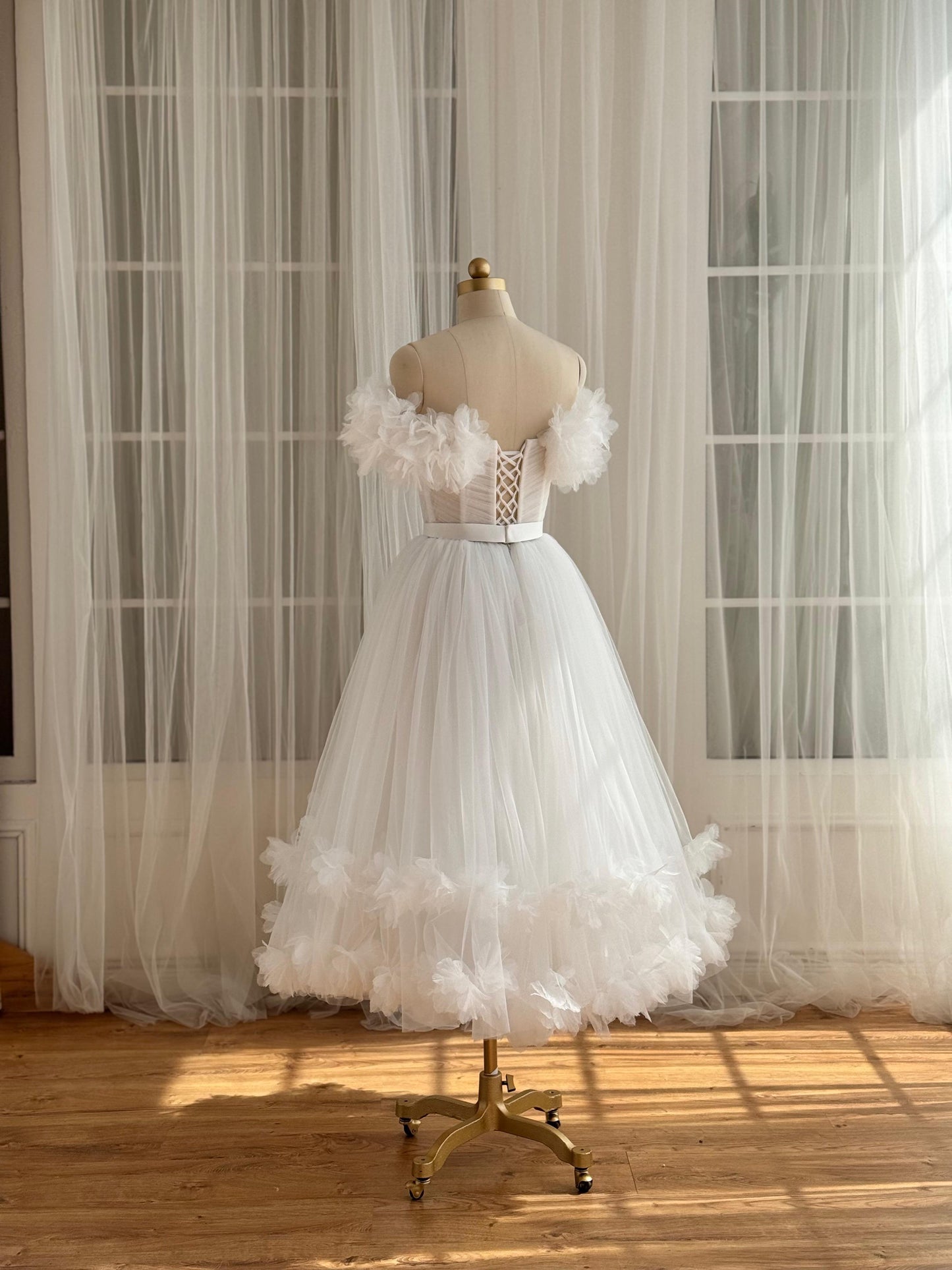 White Tulle midi dress with off shoulder sleeves and emroidery