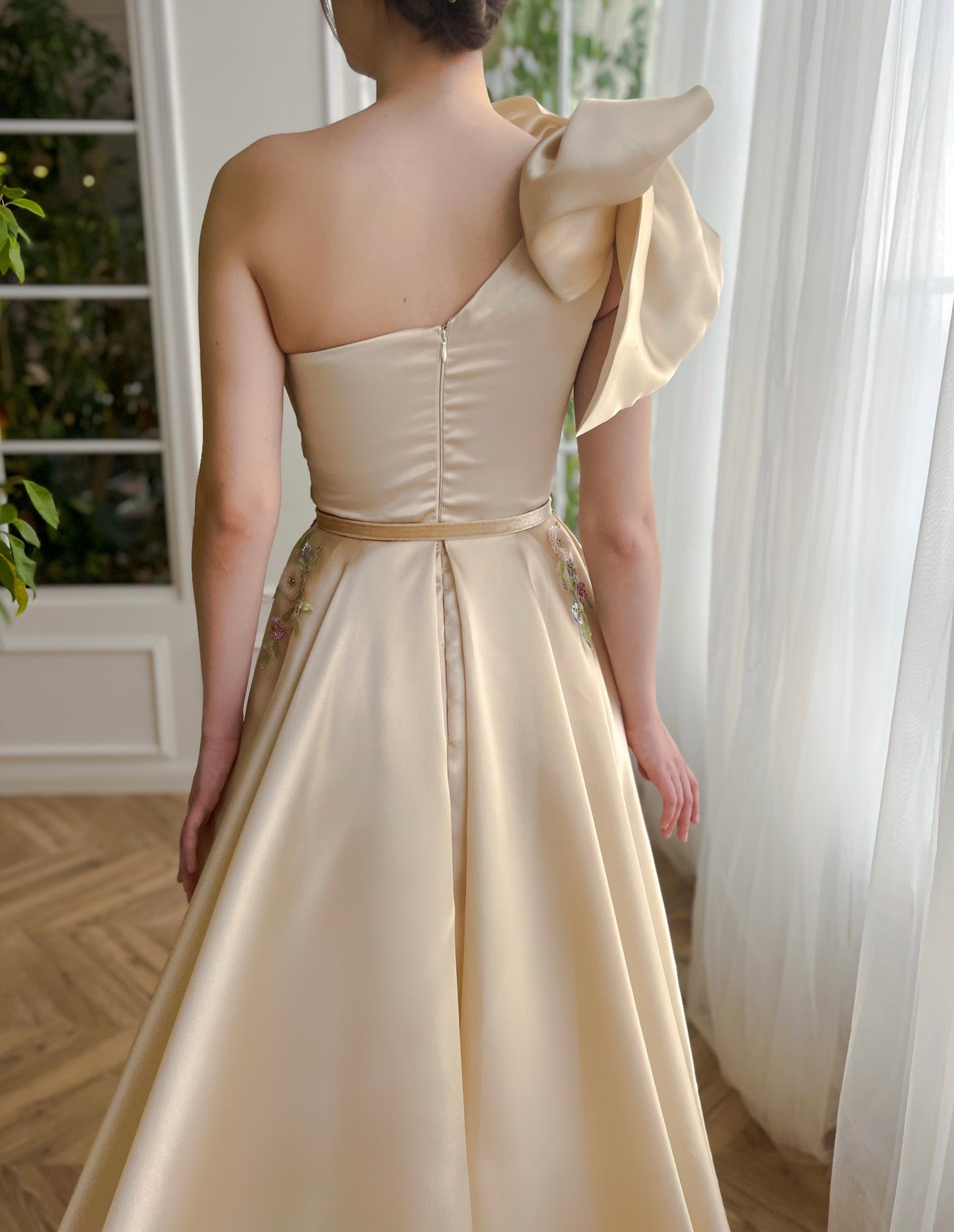 Beige A-Line dress with one shoulder sleeve, belt and embroidery