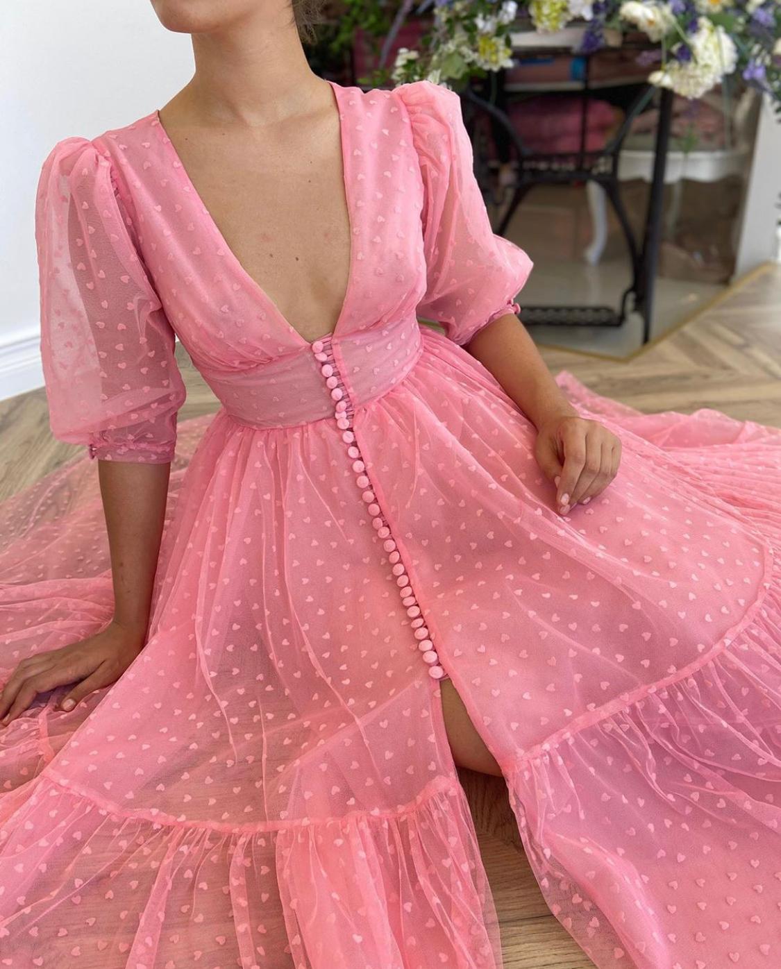 Pink midi dress with short sleeves, v-neck and hearty fabric