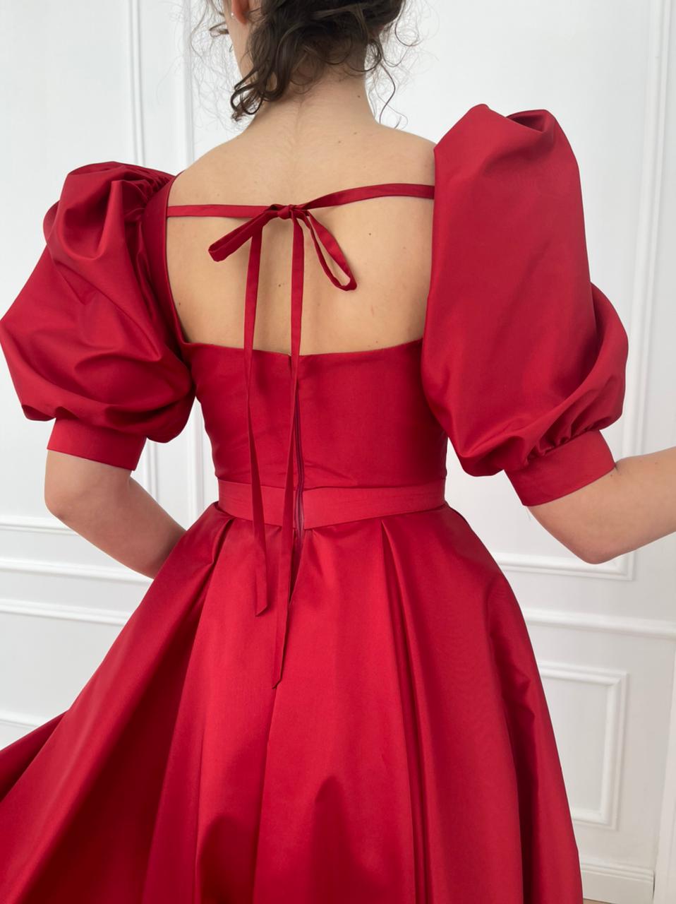 Red midi dress with short sleeves