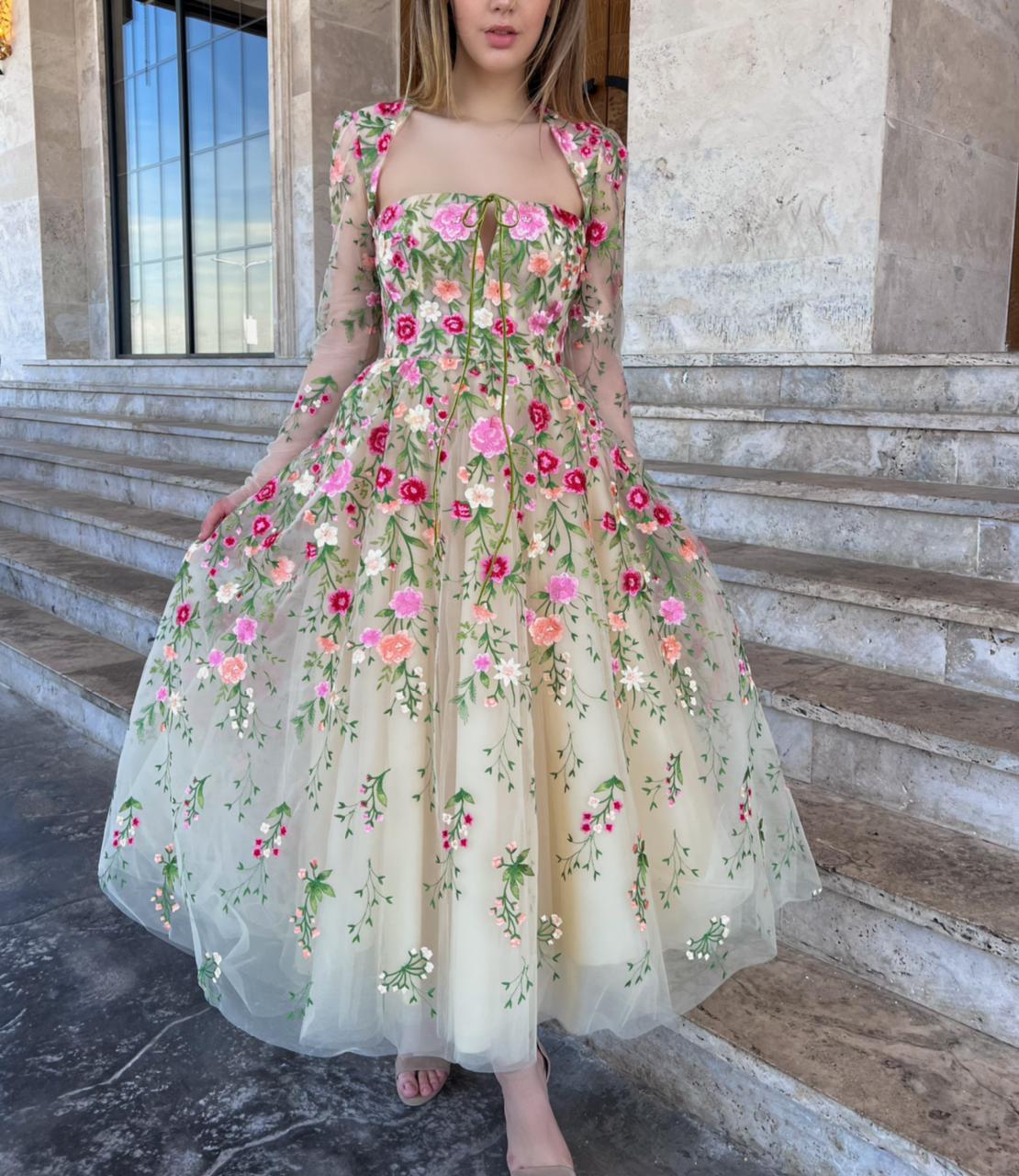 Beige midi dress with long sleeves, embroidery and flowers