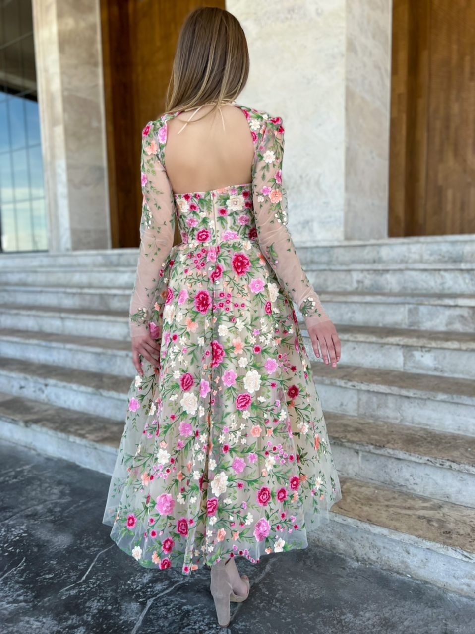 Beige midi dress with long sleeves, embroidery and flowers