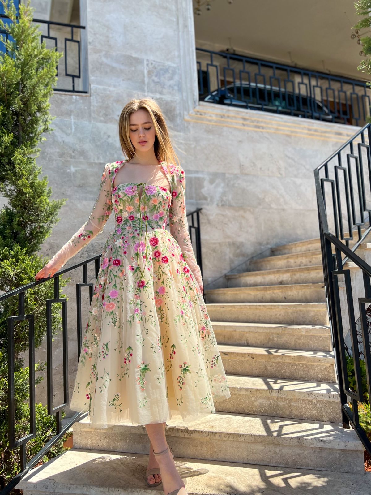 Beige midi dress with long sleeves, embroidery and flowers