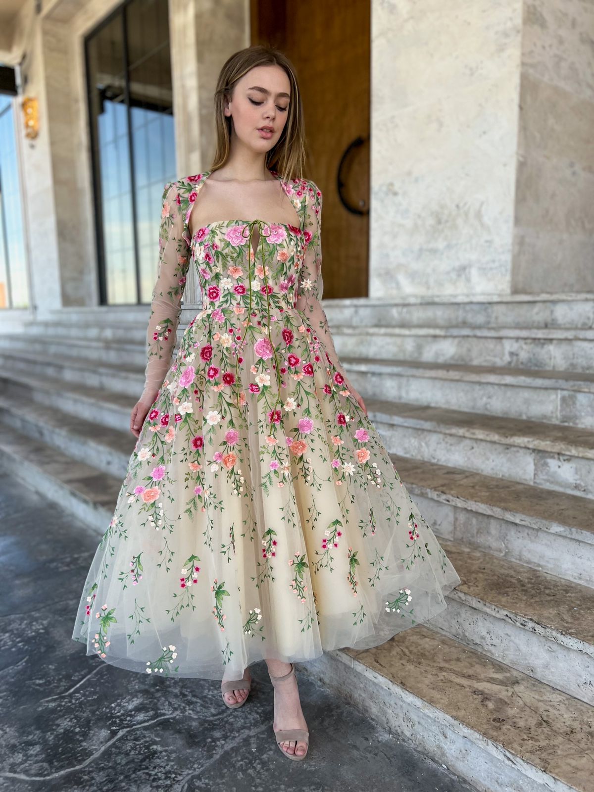 Beige midi dress with long sleeves, embroidery and flowers