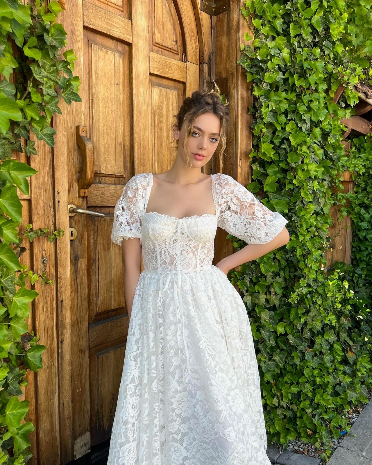 White midi dress with short sleeves and flowers