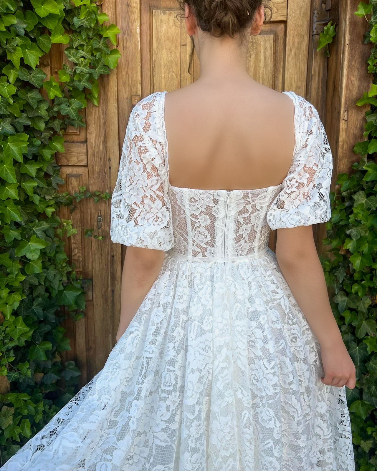 White midi dress with short sleeves and flowers