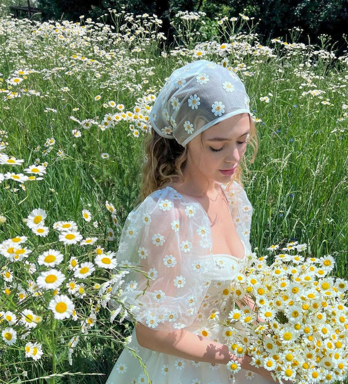 White scarf with daisies