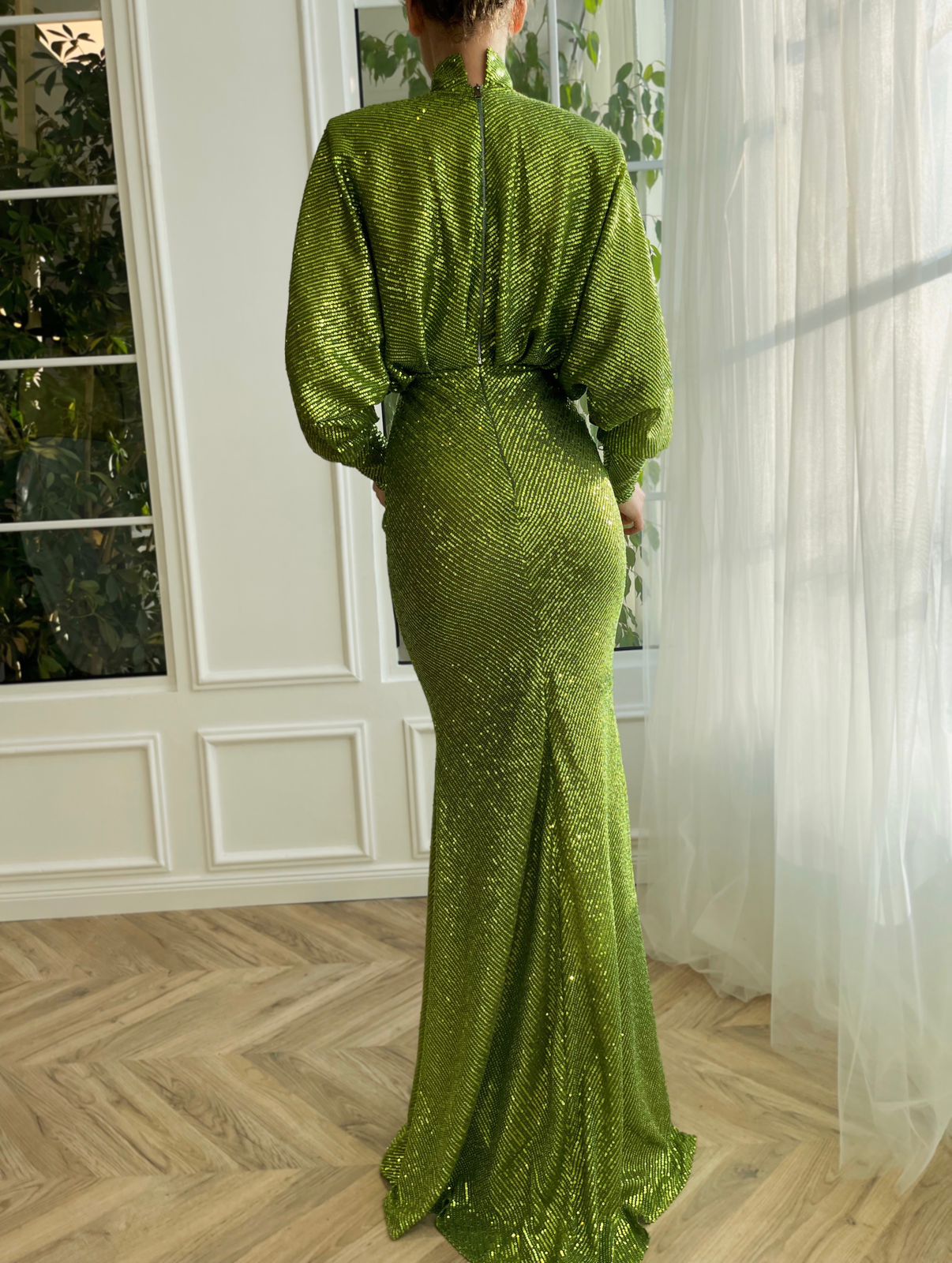 Green mermaid dress with turtle neck, sequins and long sleeves