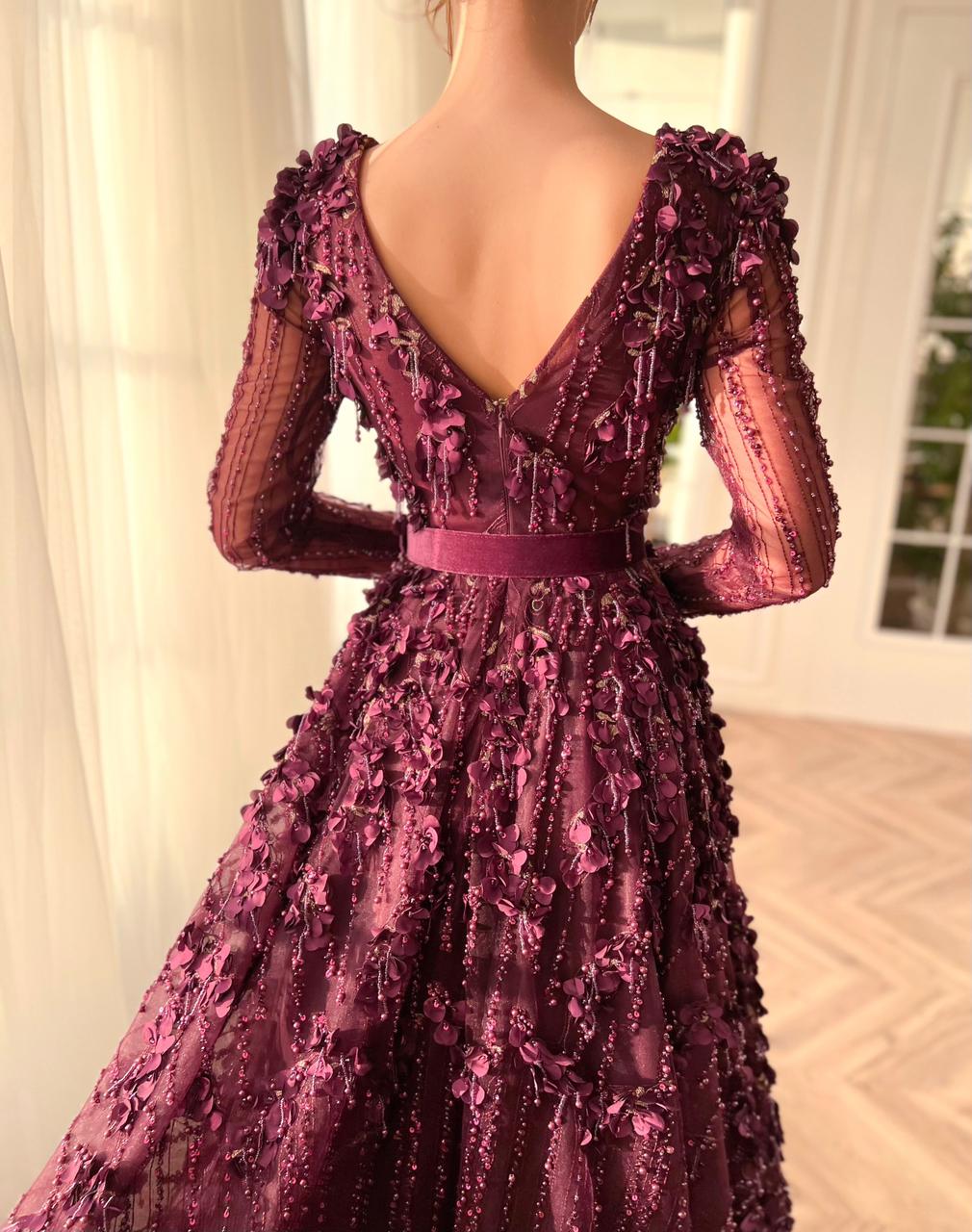 Purple dress with lace, v-neck, long sleeves and belt