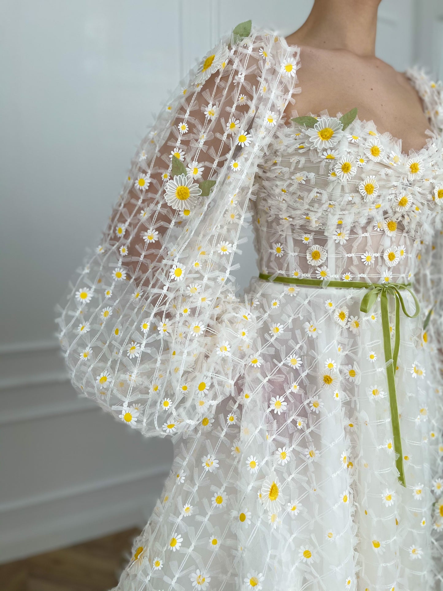 Midi white bridal dress with daisies, short sleeves and embroidered flowers