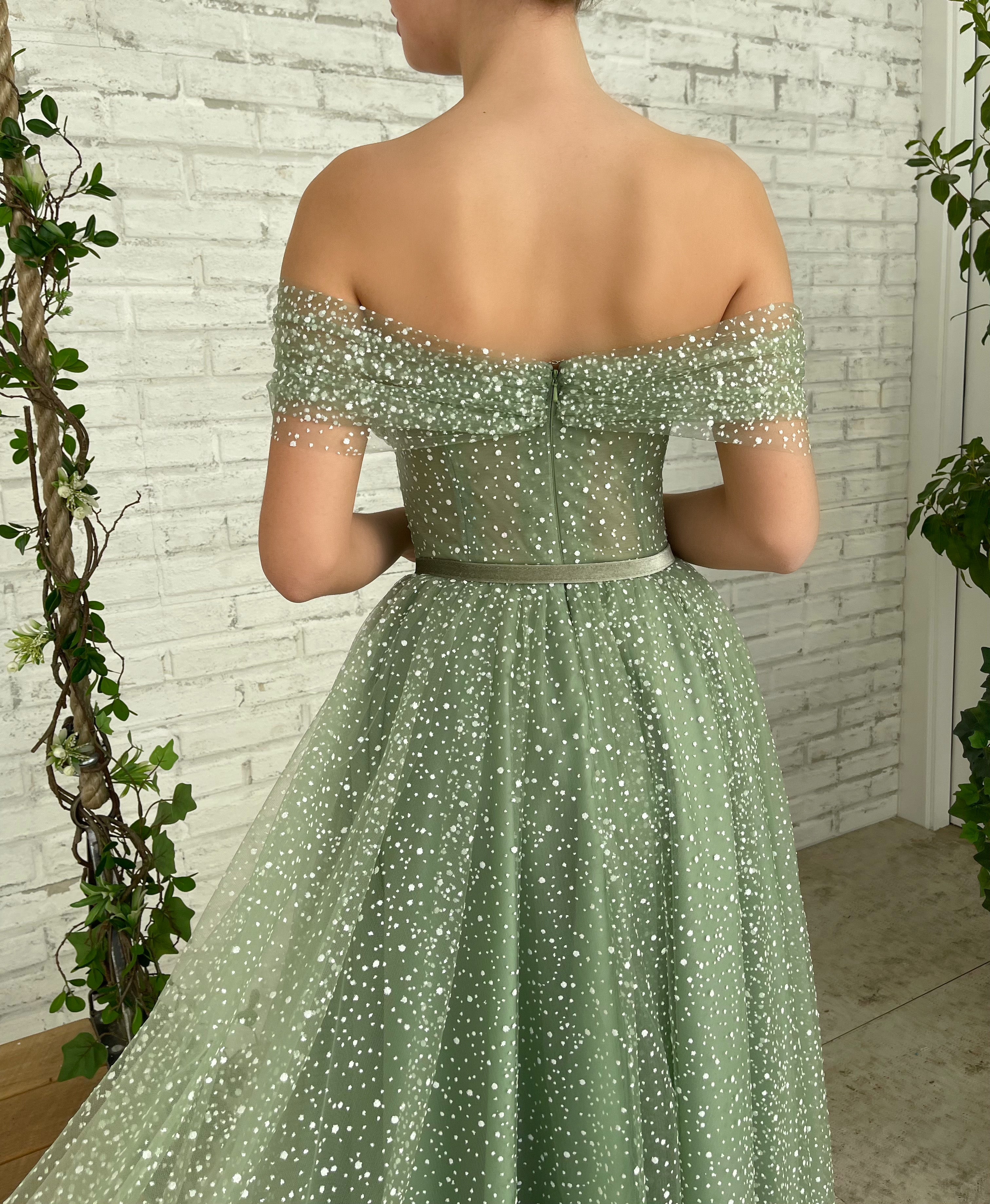 Green midi dress with belt and off the shoulder sleeves