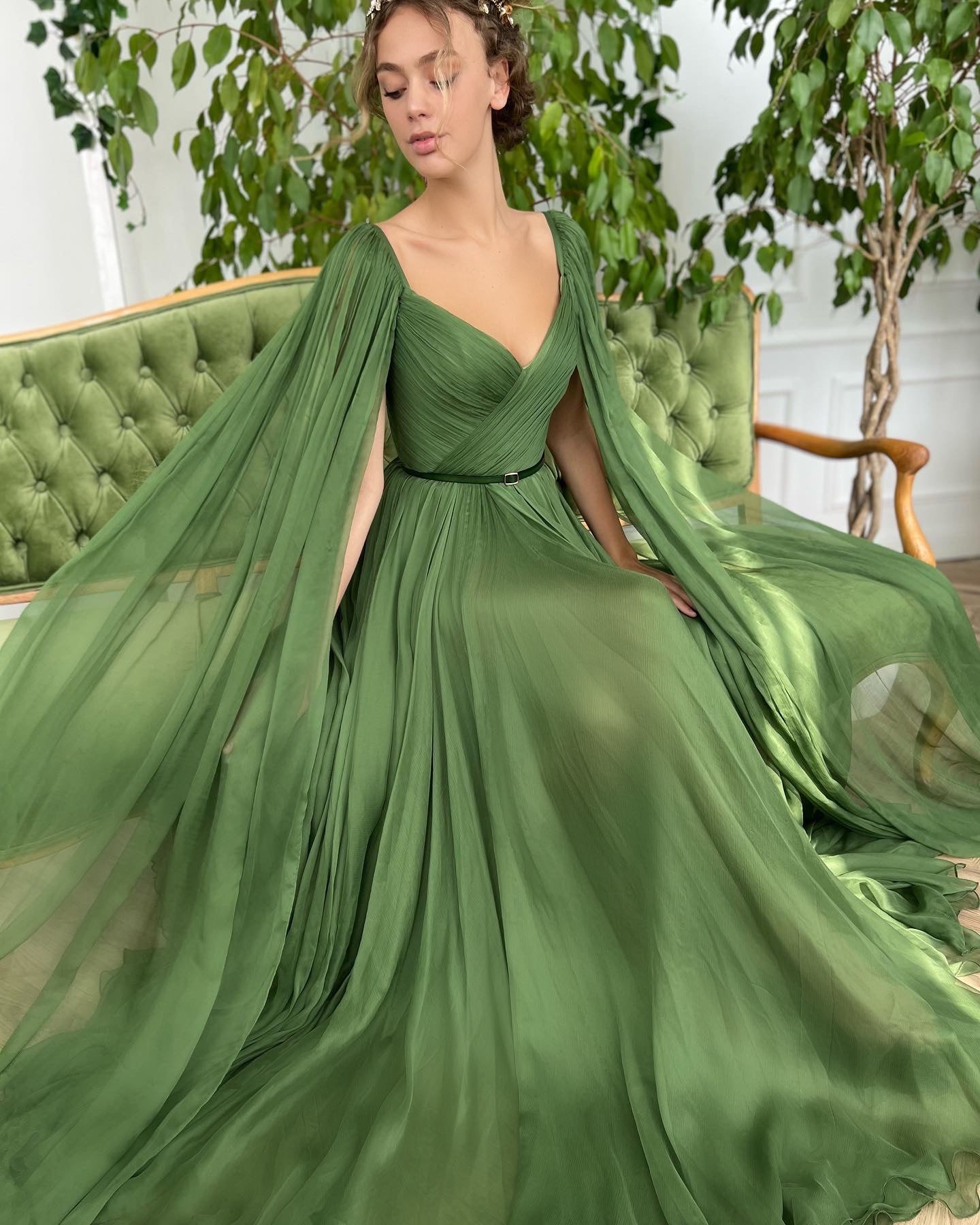 Green A-Line dress with v-neck, belt and cape sleeves 