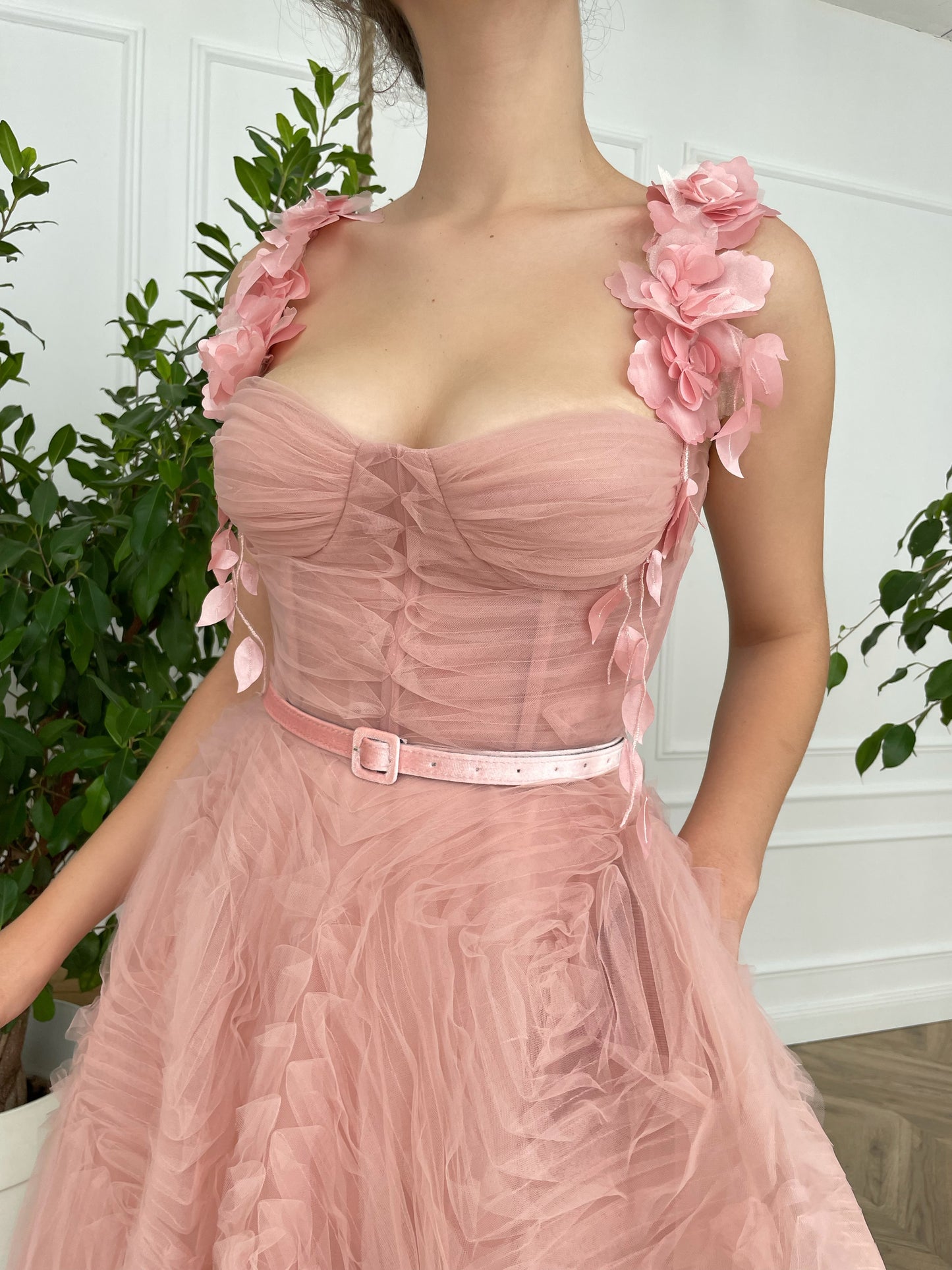 Pink midi dress with belt, embroidery and straps