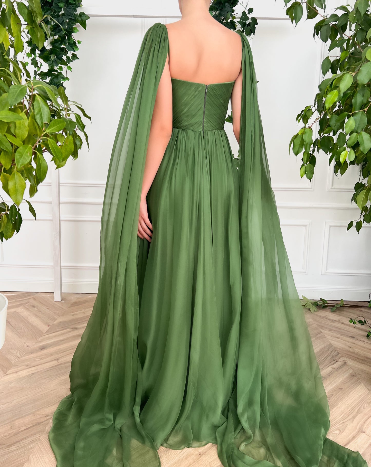 Green A-Line dress with v-neck, belt and cape sleeves 