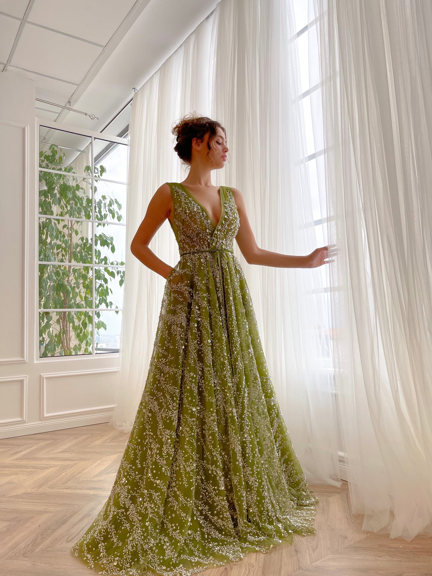 Green A-Line dress with no sleeves and v-neck