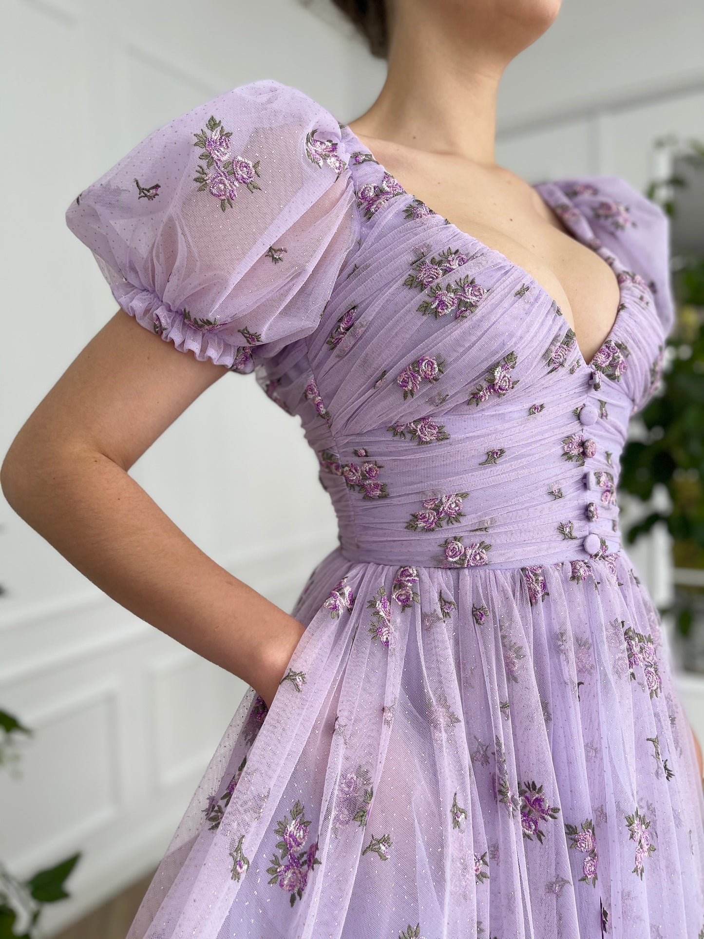 Purple midi dress with v-neck and short sleeves