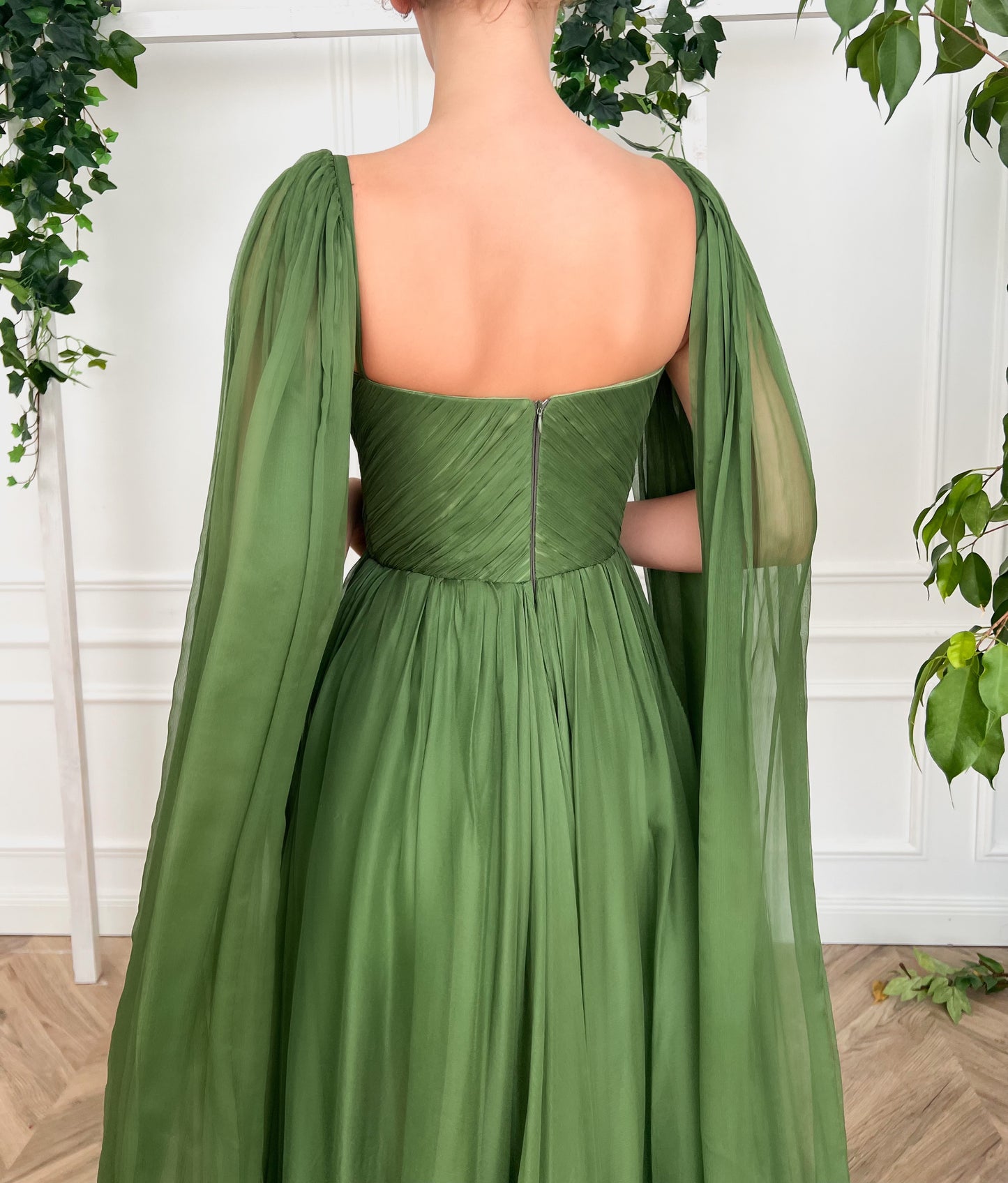 Green A-Line dress with v-neck, belt and cape sleeves 