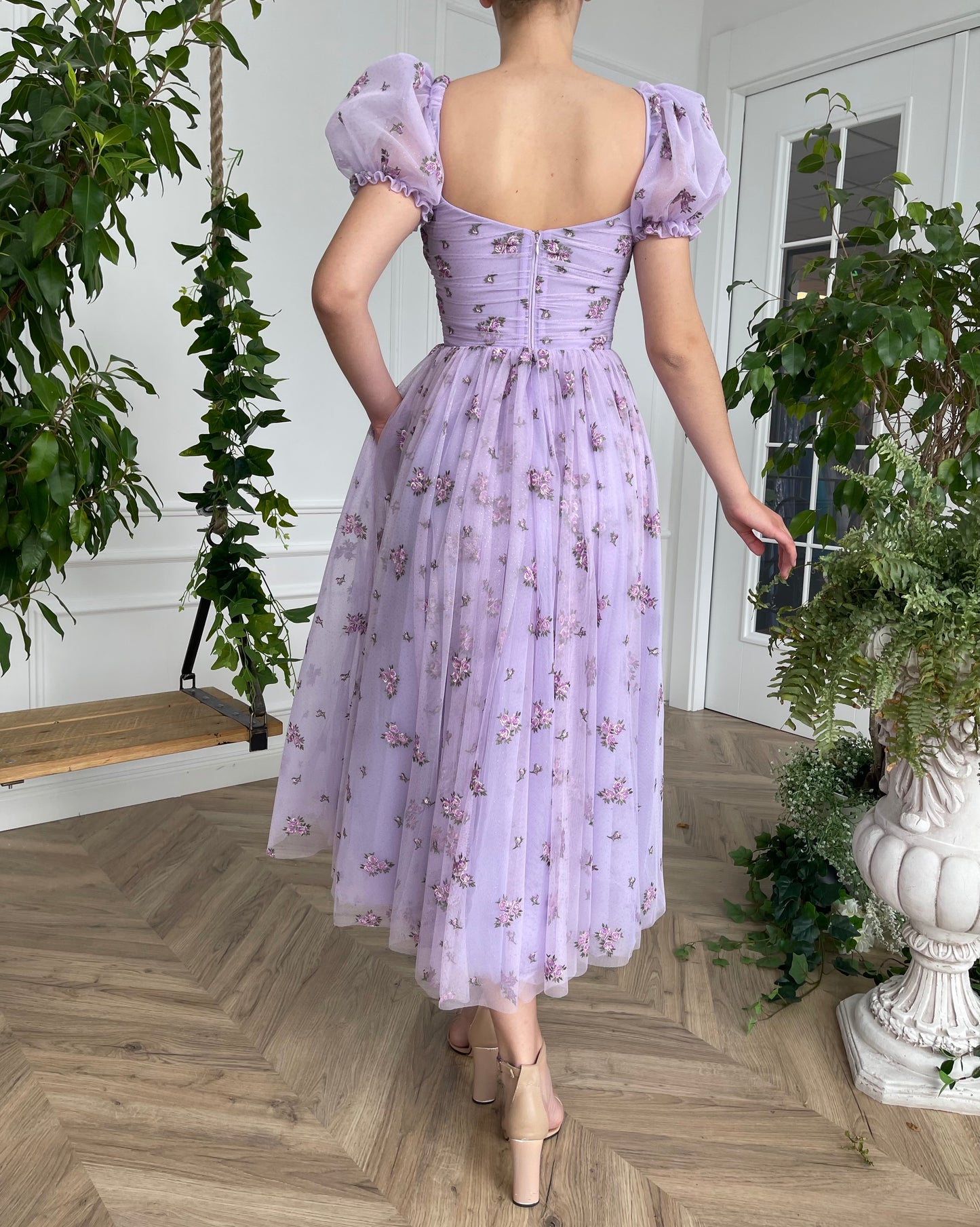 Purple midi dress with v-neck and short sleeves