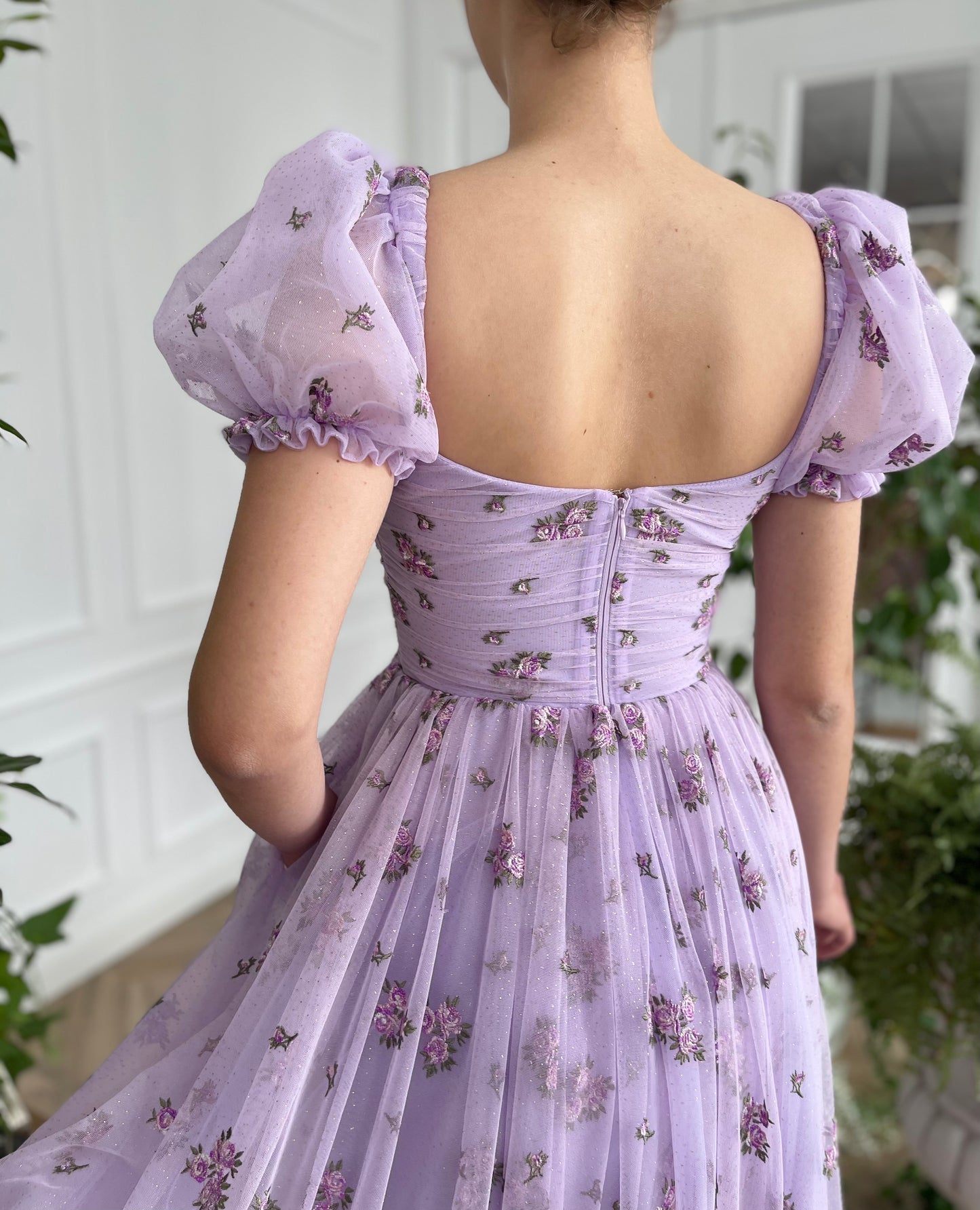 Purple midi dress with v-neck and short sleeves