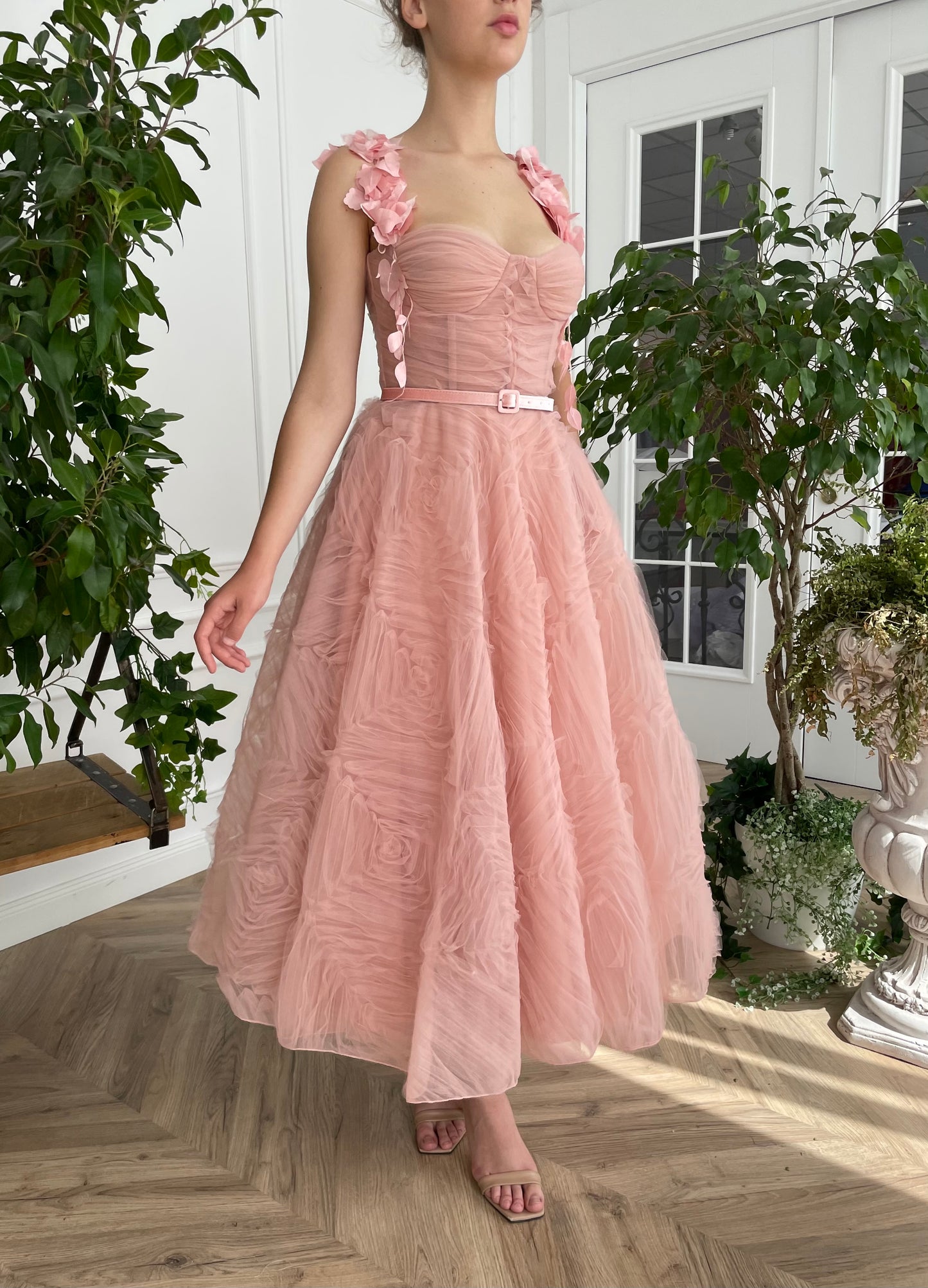 Pink midi dress with belt, embroidery and straps