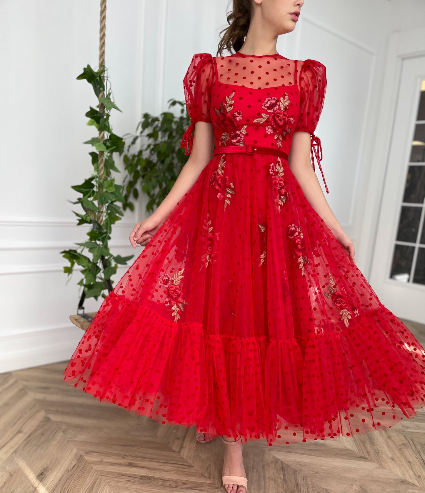 Red midi dress with belt, short sleeves and embroidery