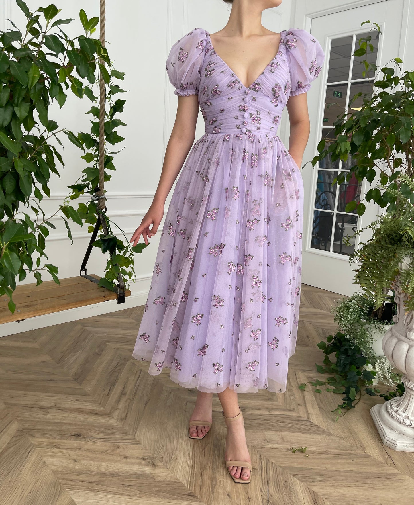 Purple midi dress with v-neck and short sleeves