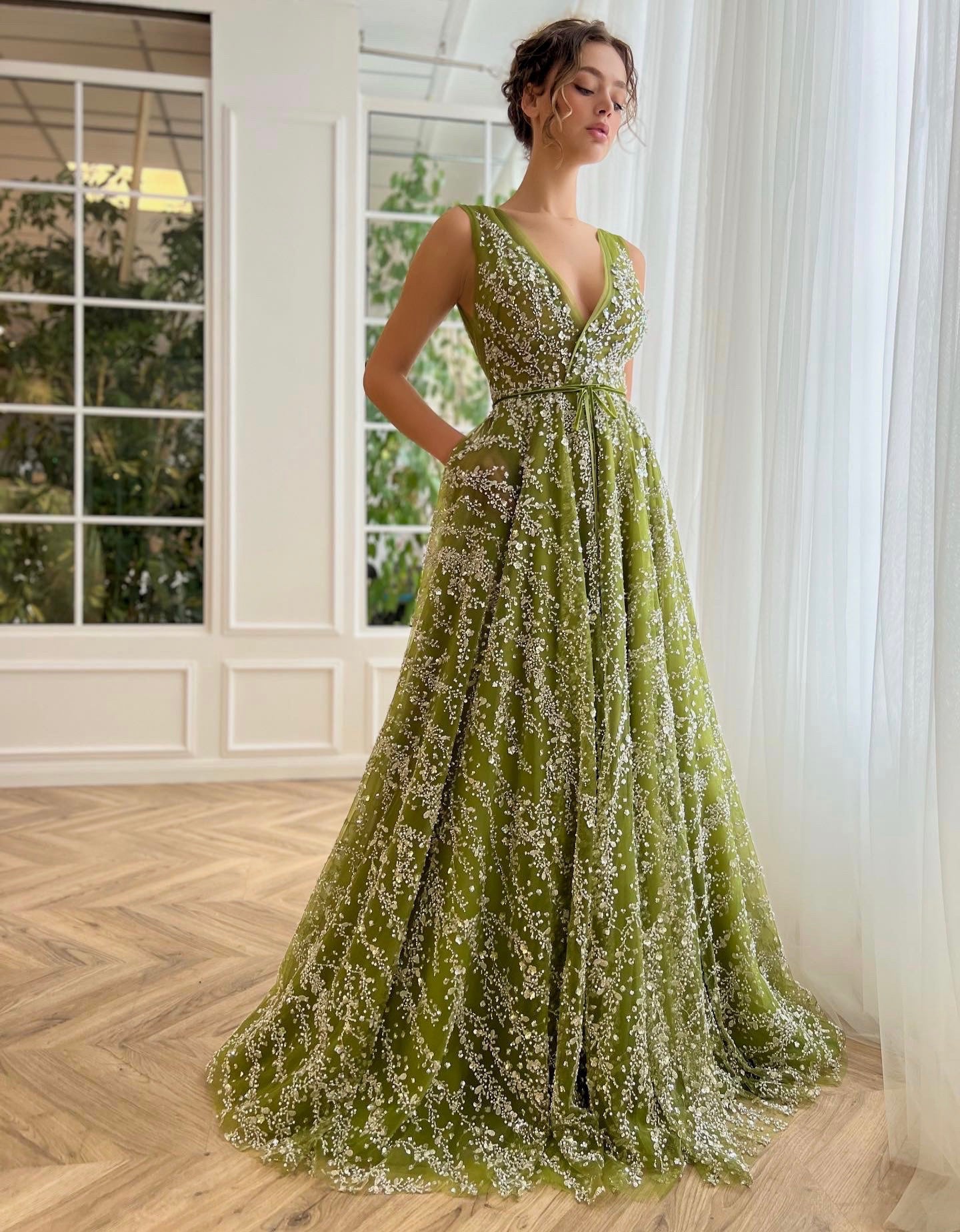 Green A-Line dress with no sleeves and v-neck