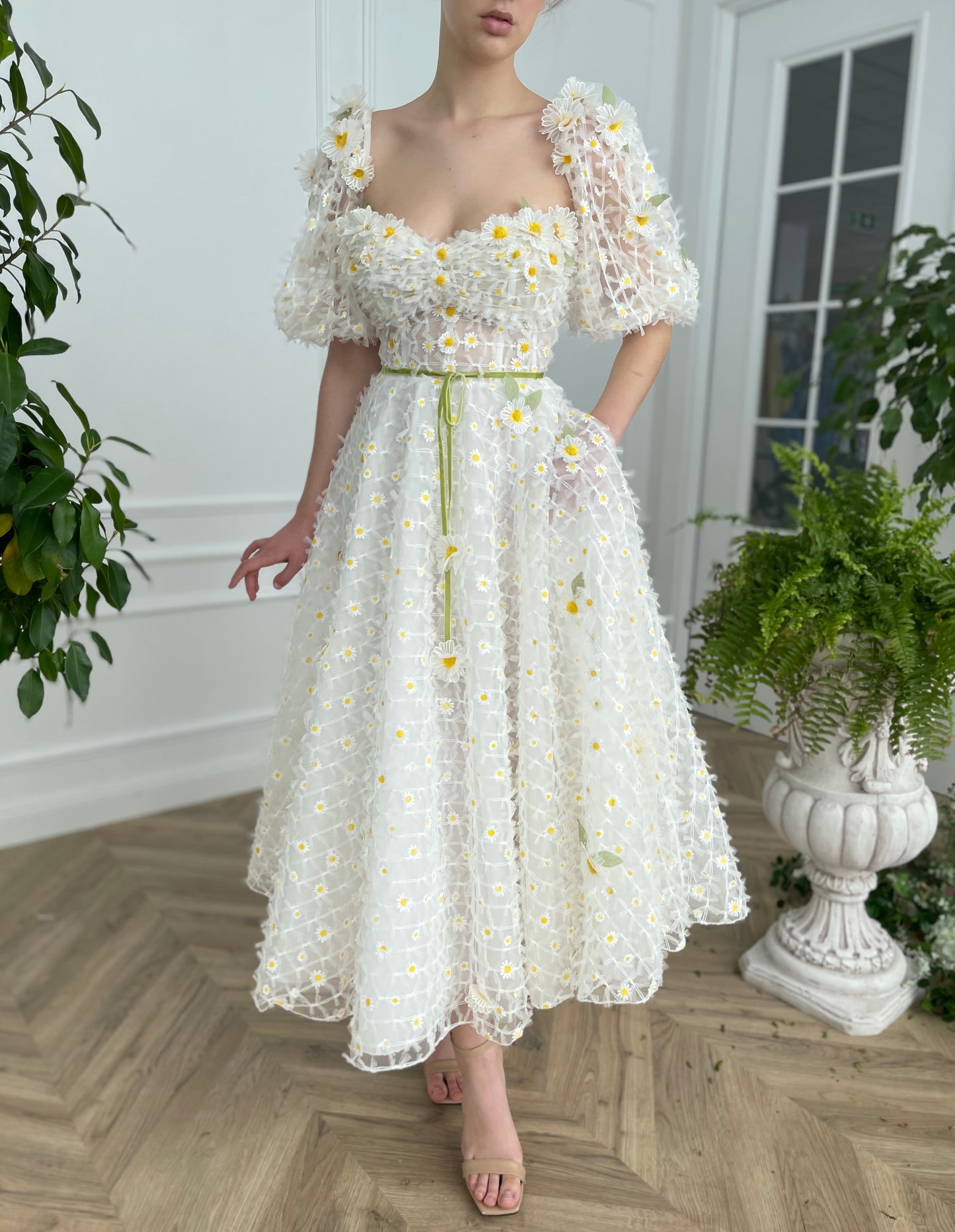 Midi white bridal dress with daisies, short sleeves and embroidered flowers