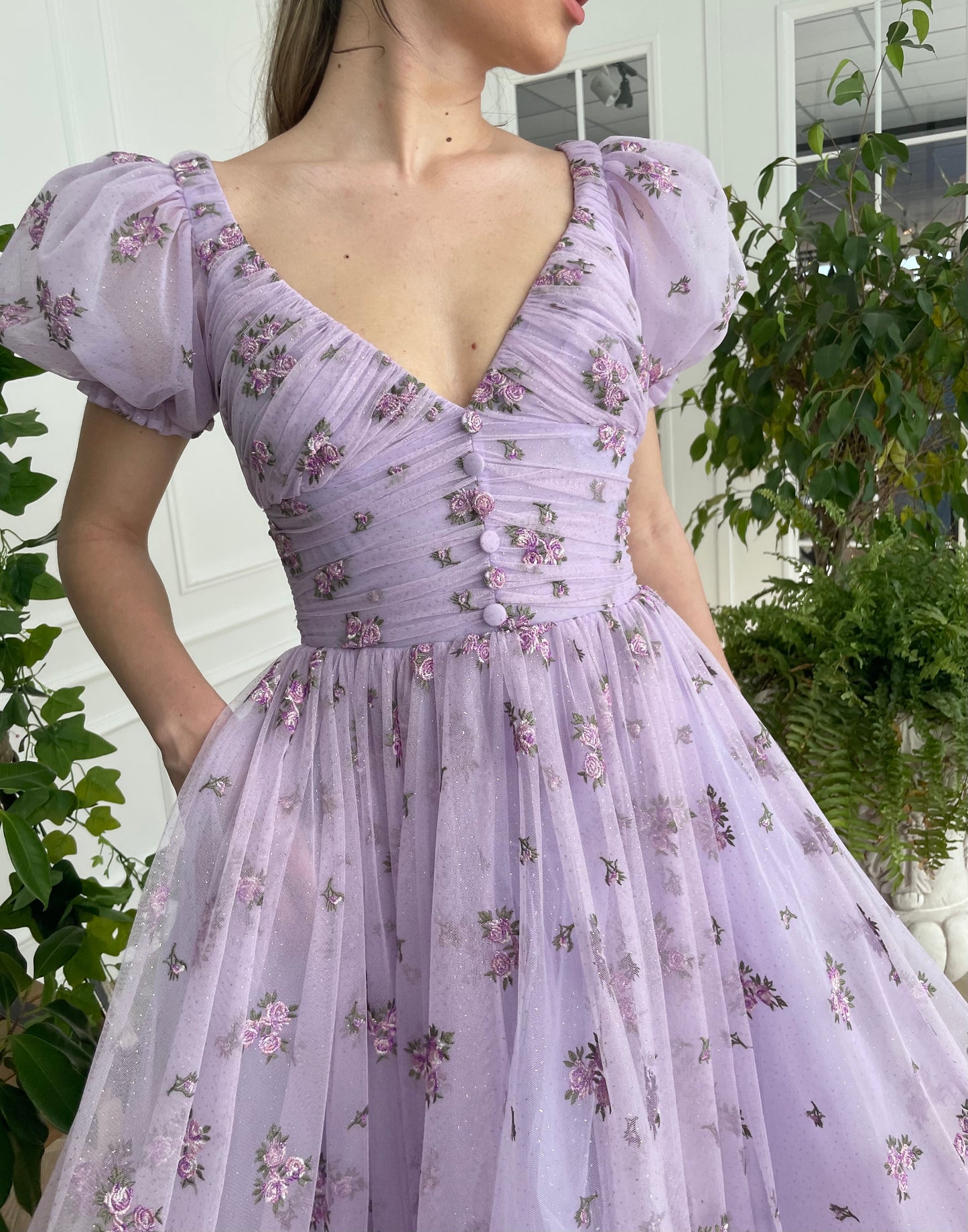 Purple midi dress with v-neck and short sleeves