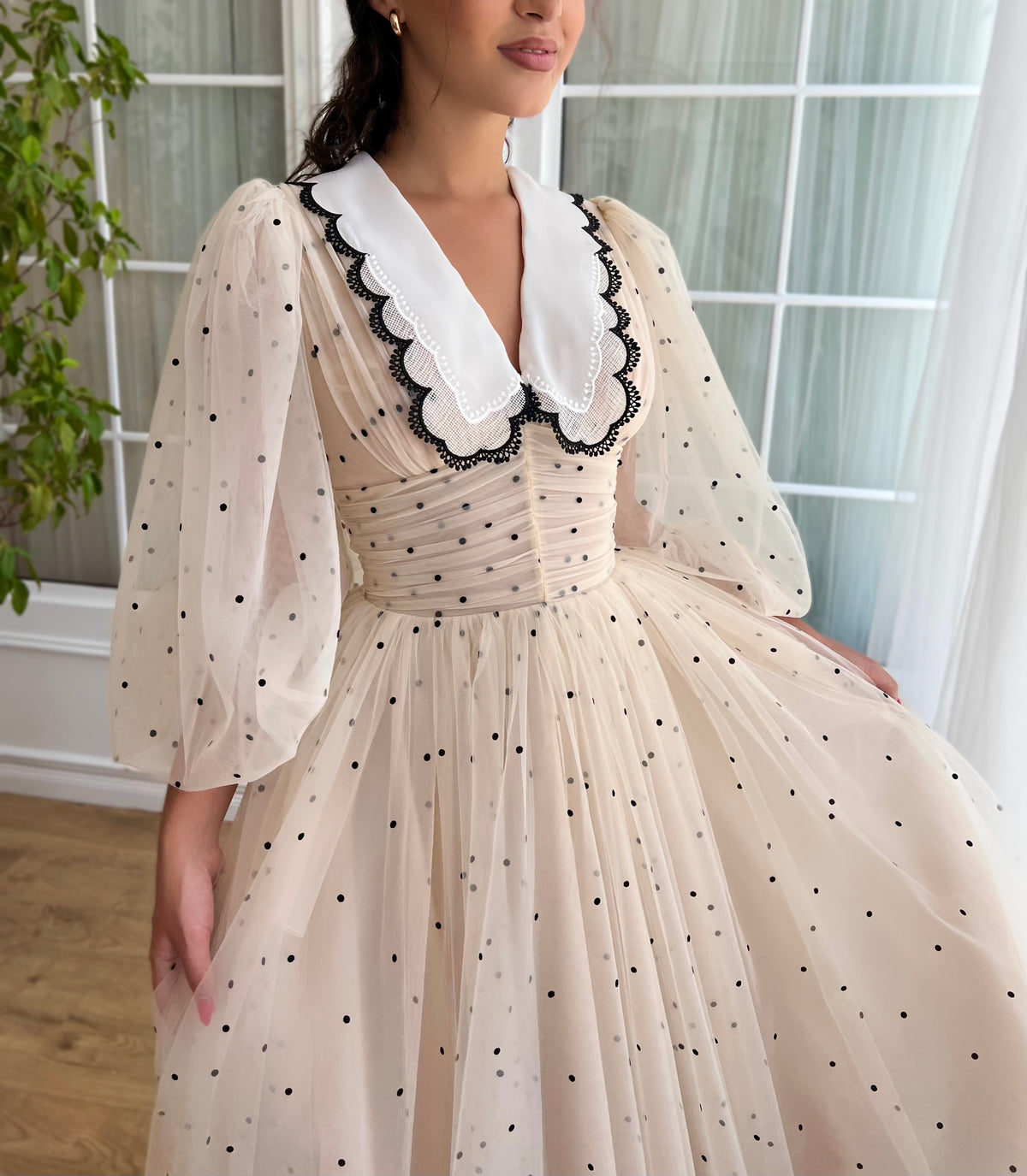 Beige midi dress with long sleeves and polka dot fabric