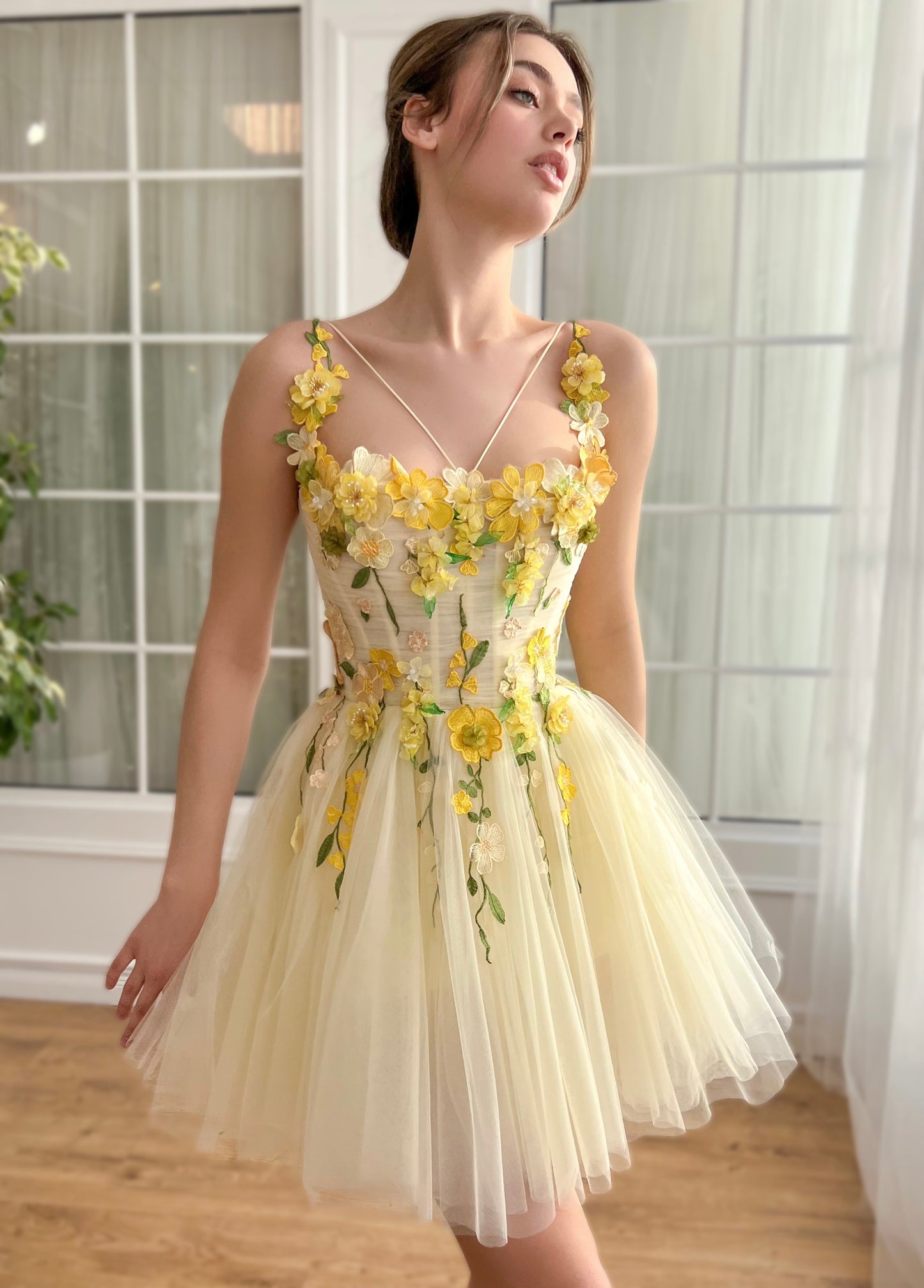 Yellow mini dress with straps and embroidered flowers