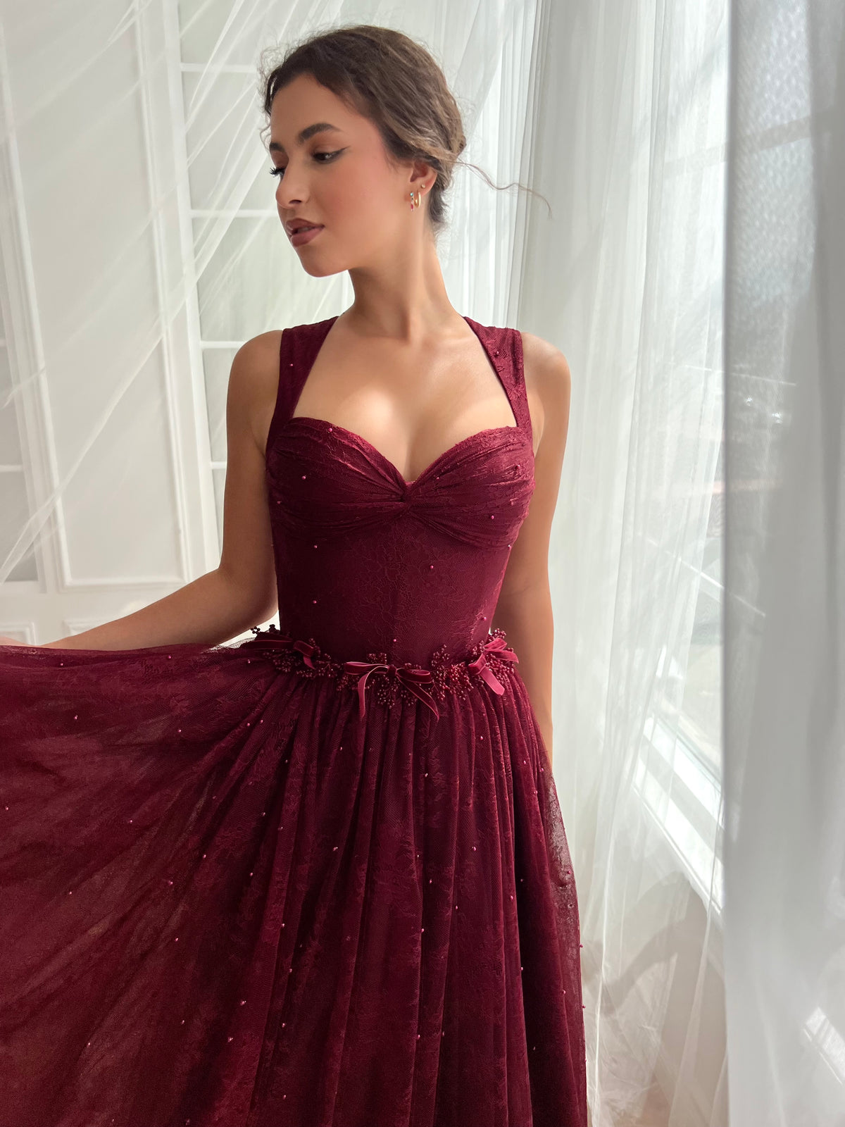 Maroon midi dress with straps and embroidery