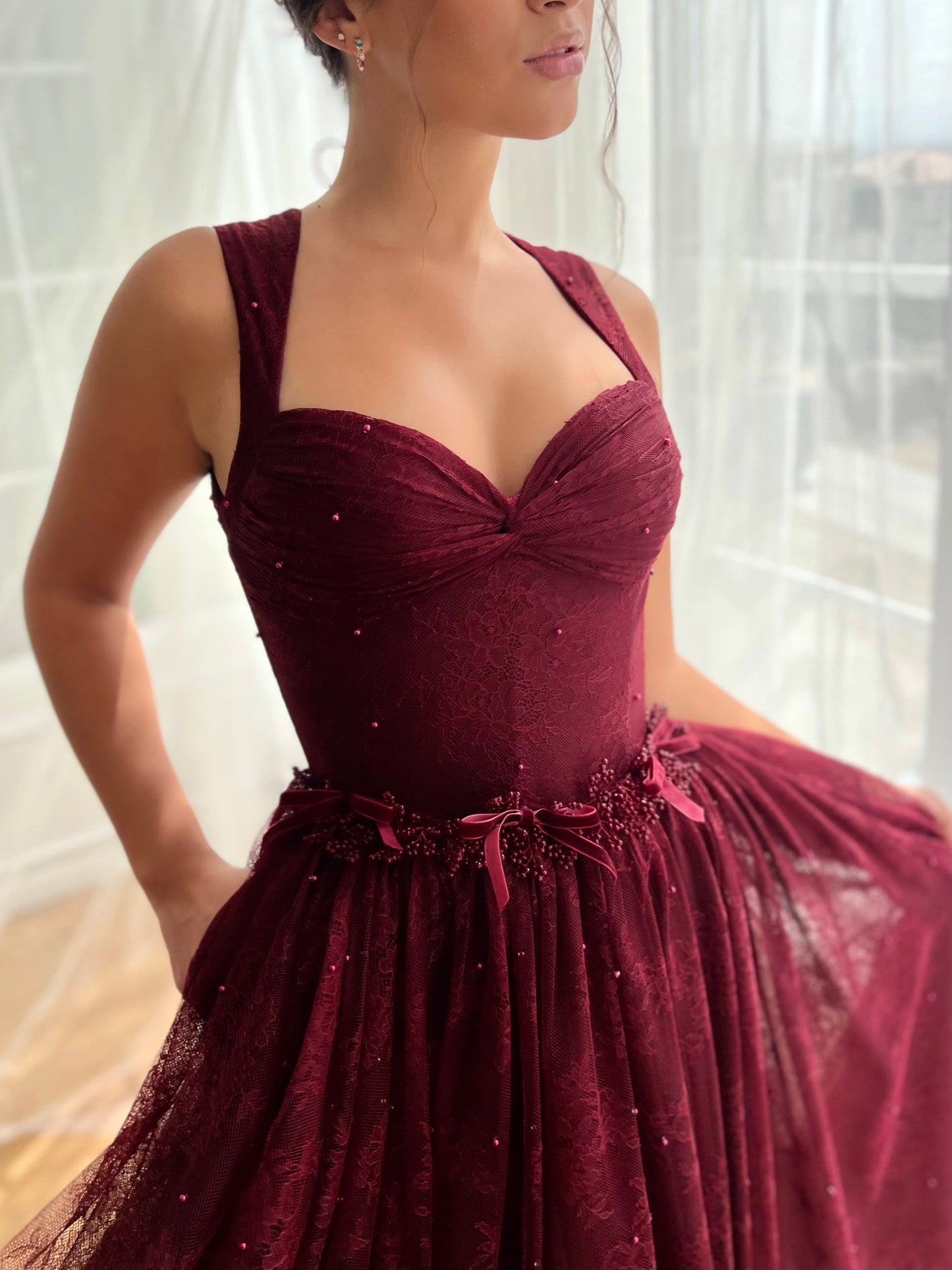Maroon midi dress with straps and embroidery