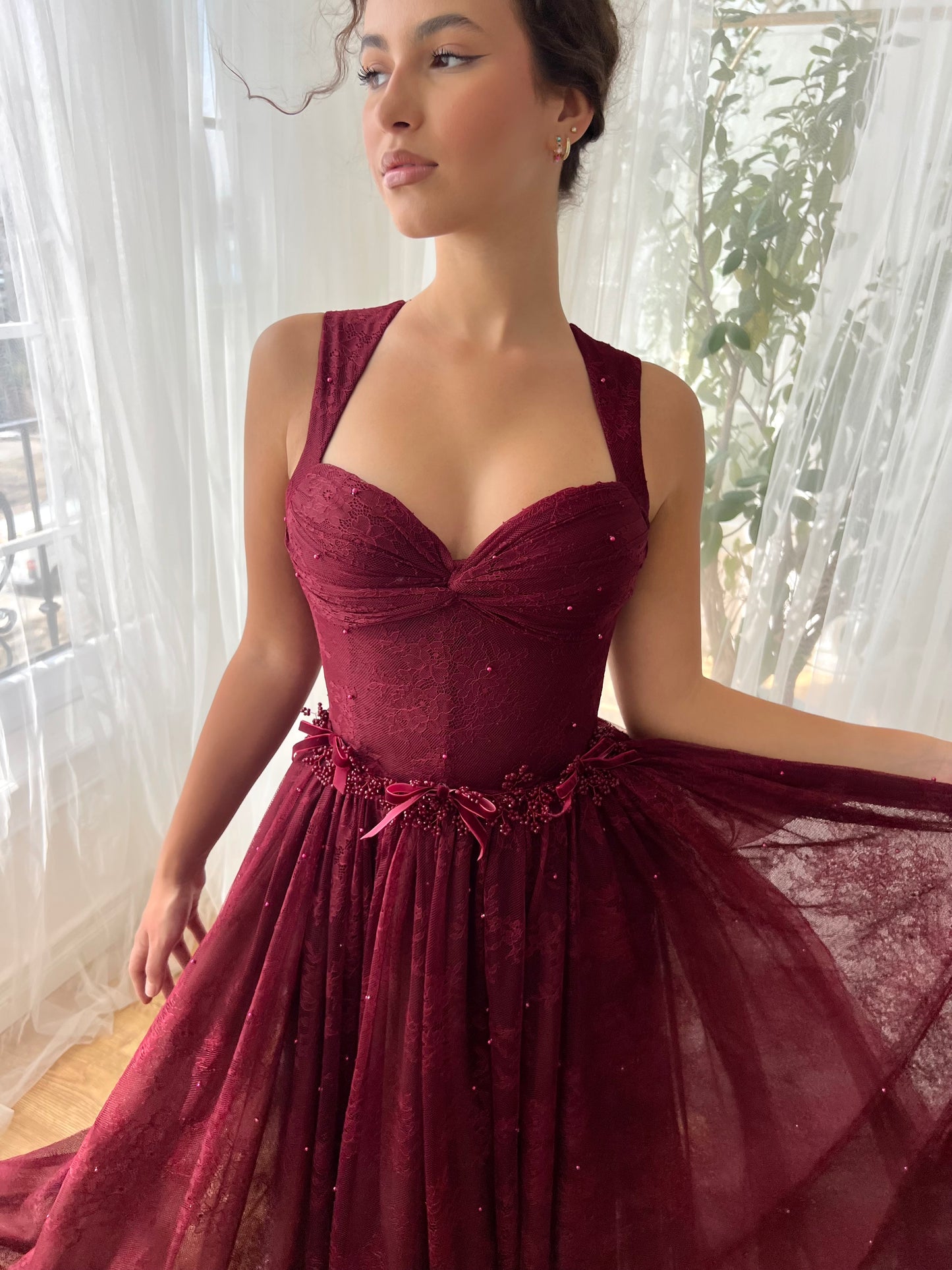 Maroon midi dress with straps and embroidery
