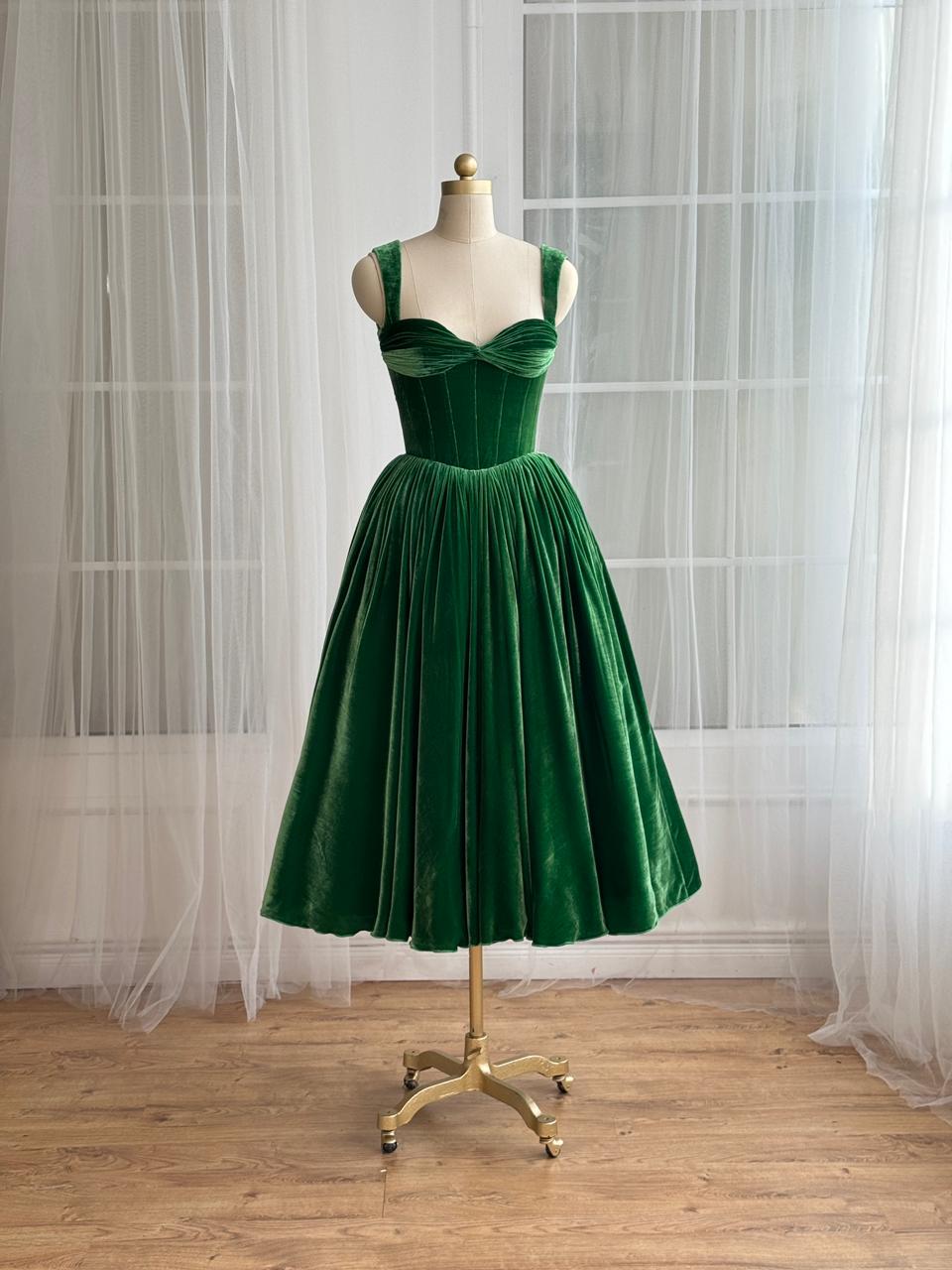 Green midi dress with velvet fabric and straps