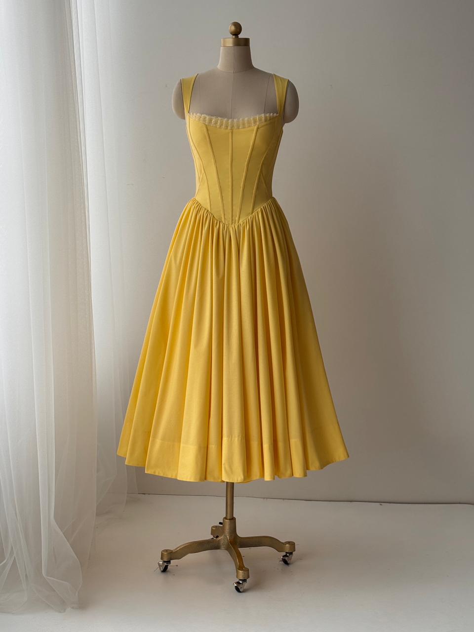Yellow midi dress with straps and taffeta fabric