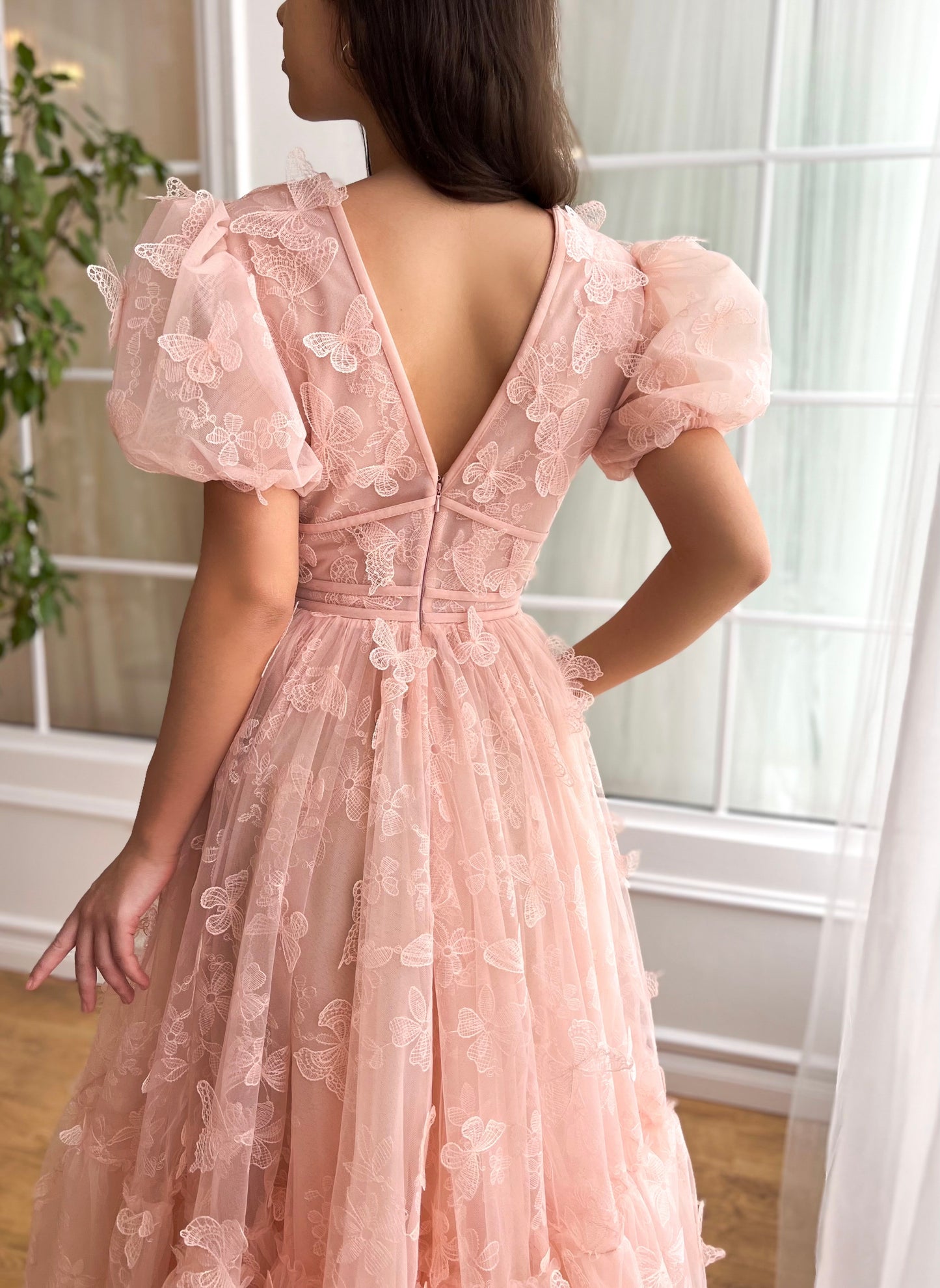 Pink midi dress with short sleeves, v-neck and embroidered butterflies