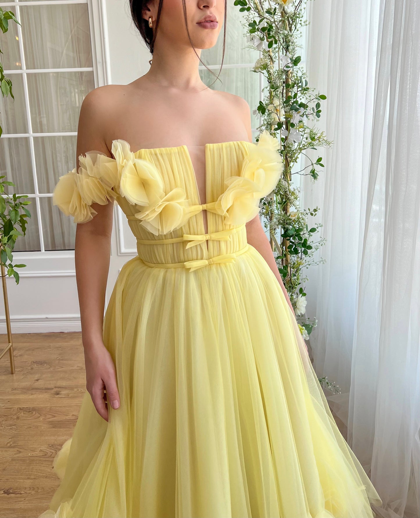 Yellow midi dress with off the shoulder sleeves and embroidery