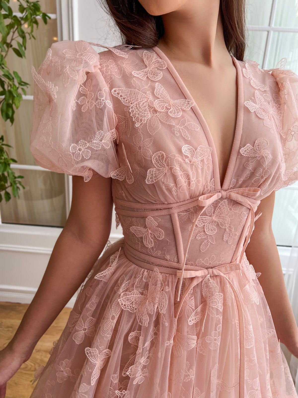 Pink midi dress with short sleeves, v-neck and embroidered butterflies