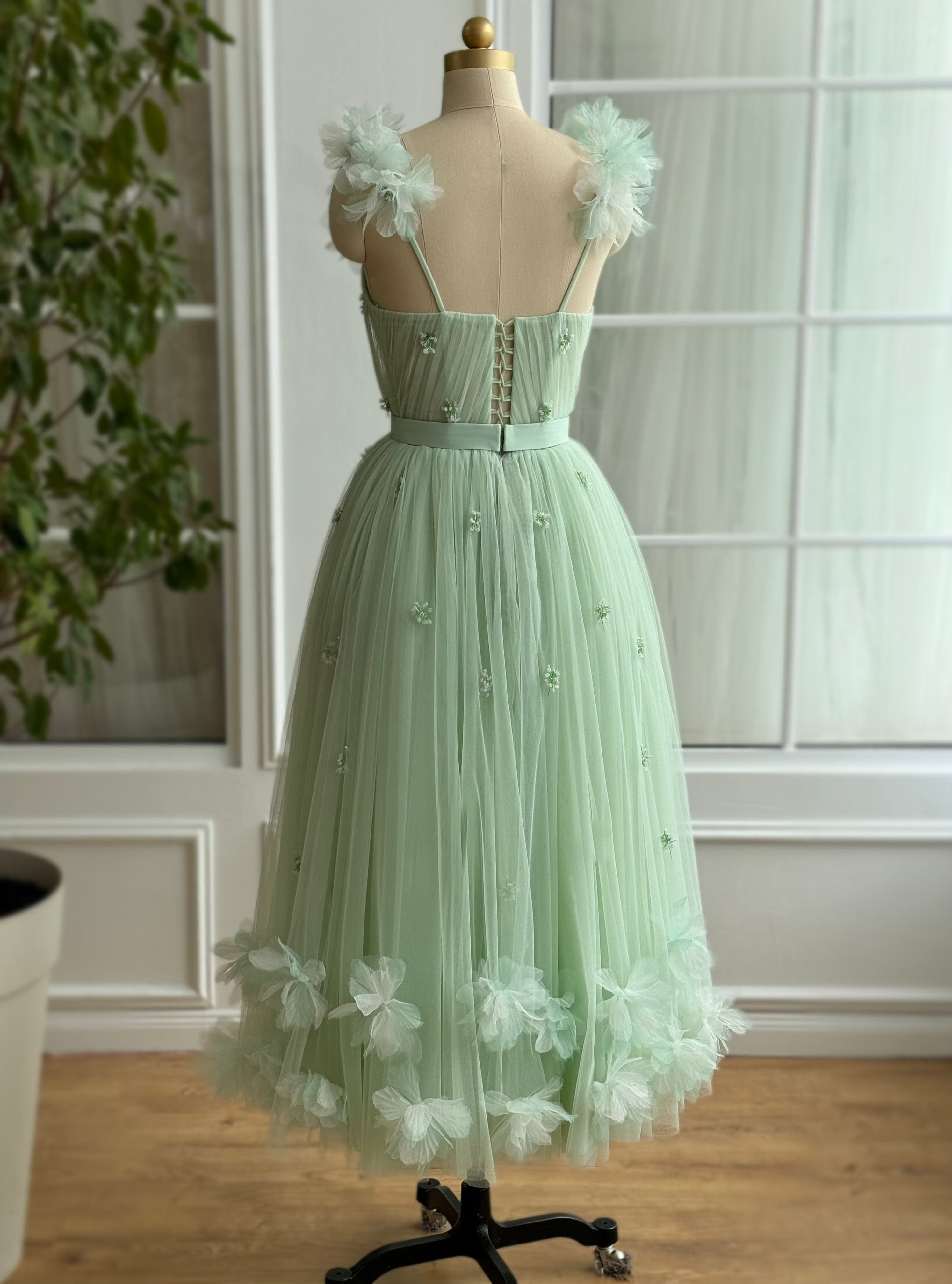 Green midi dress with straps and embroidered flowers