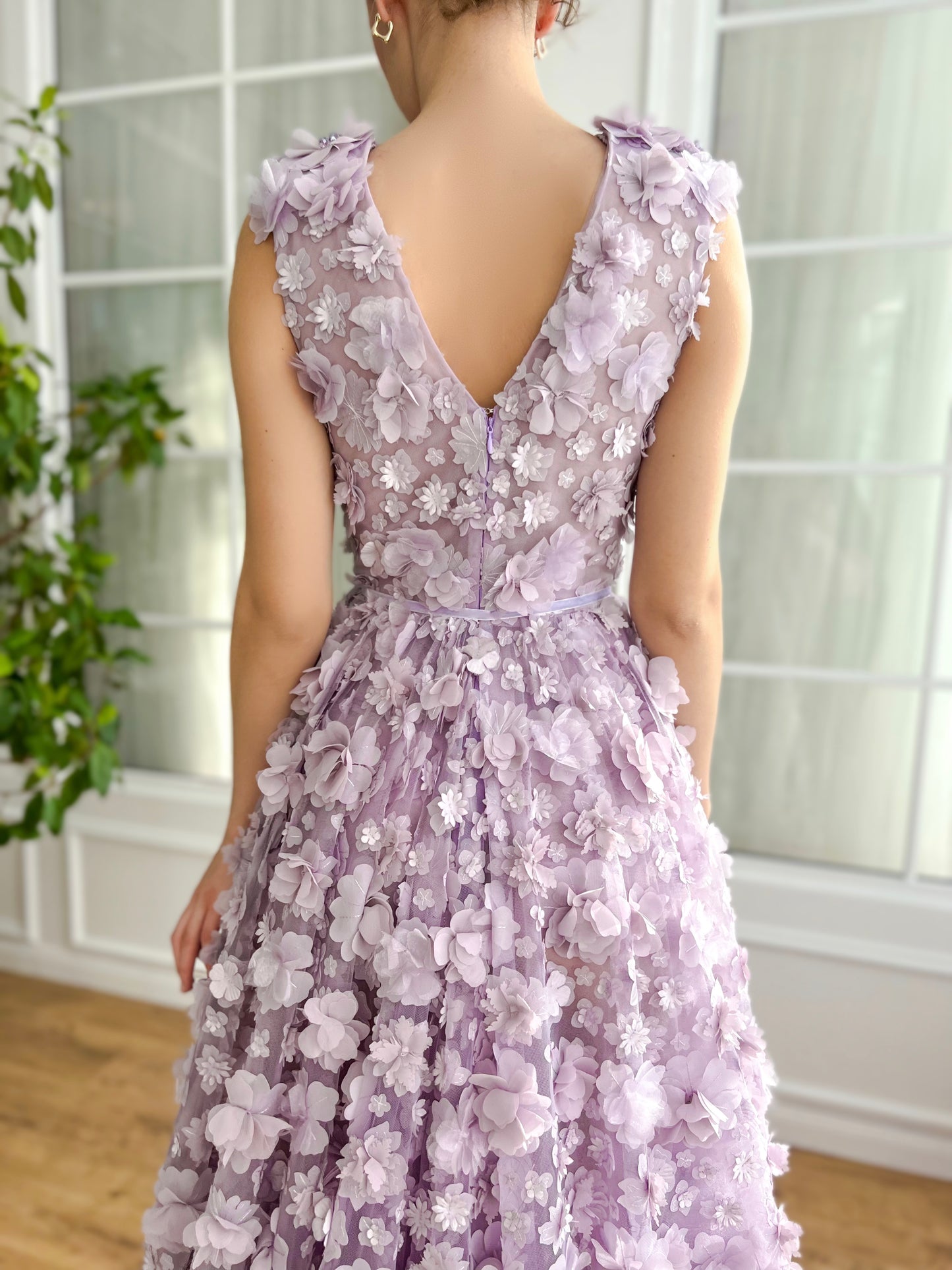 Purple A-Line dress with v-neck and embroidered flowers