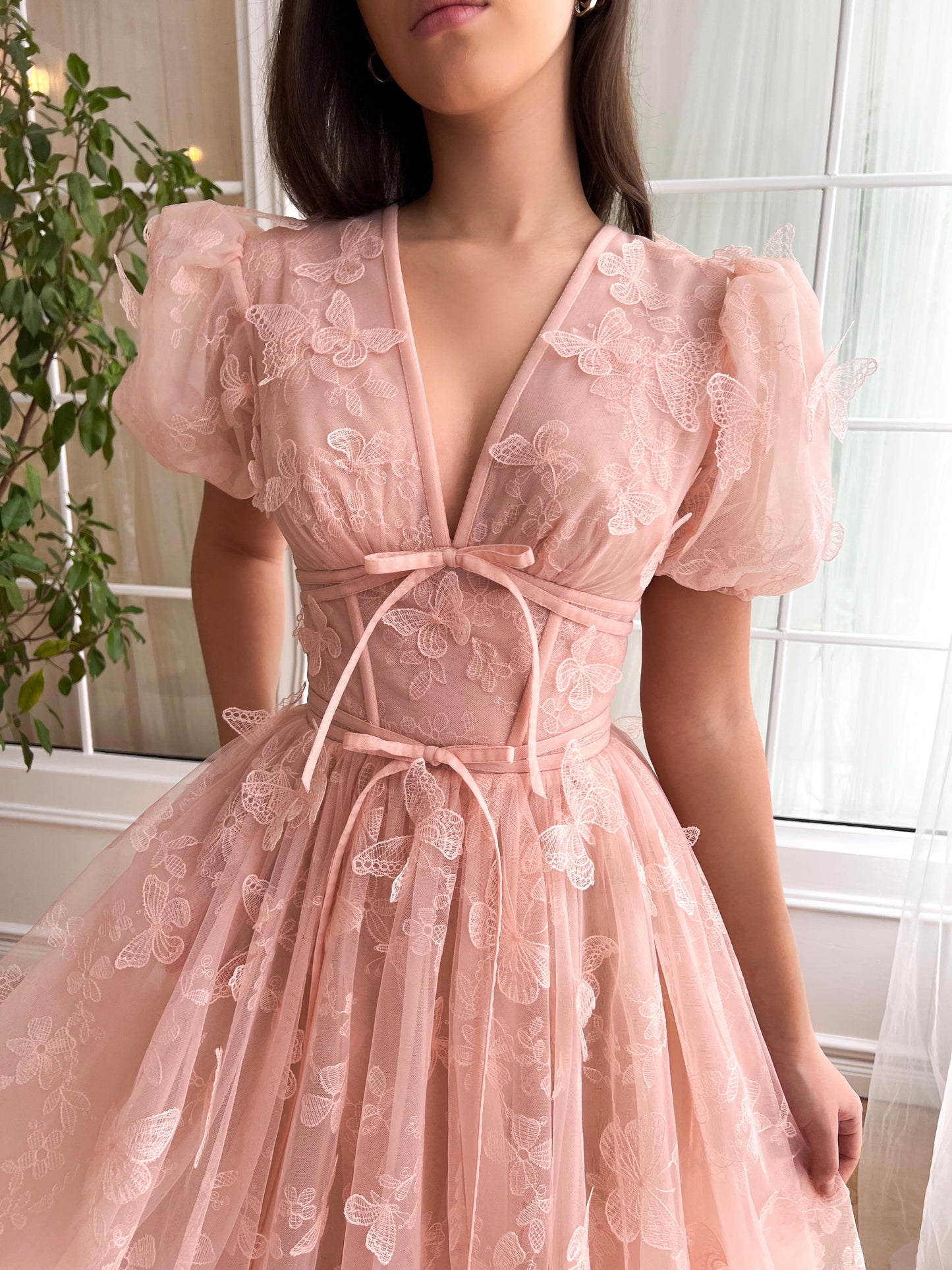 Pink midi dress with short sleeves, v-neck and embroidered butterflies